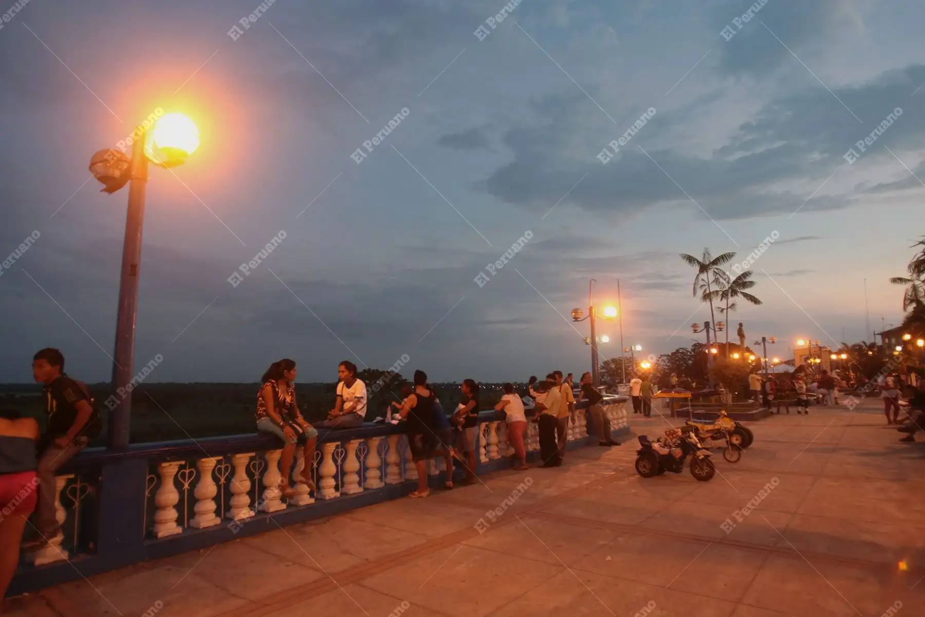 Loreto - 20 marzo - 2008 / Malecón de Iquitos, uno de los lugares más concurridos de la ciudad. Foto: Diario Oficial El Peruano / Alberto Orbegoso