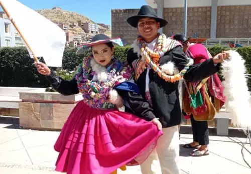 La esperada Festividad en honor de la Virgen de la Candelaria 2024 regresa después de tres años de suspensión, como la más importante celebración del calendario jubilar de la región Puno y espera más de 200,000 bailarines y músicos quienes colmarán las calles de la ciudad capital altiplánica derrochando alegría y colorido.