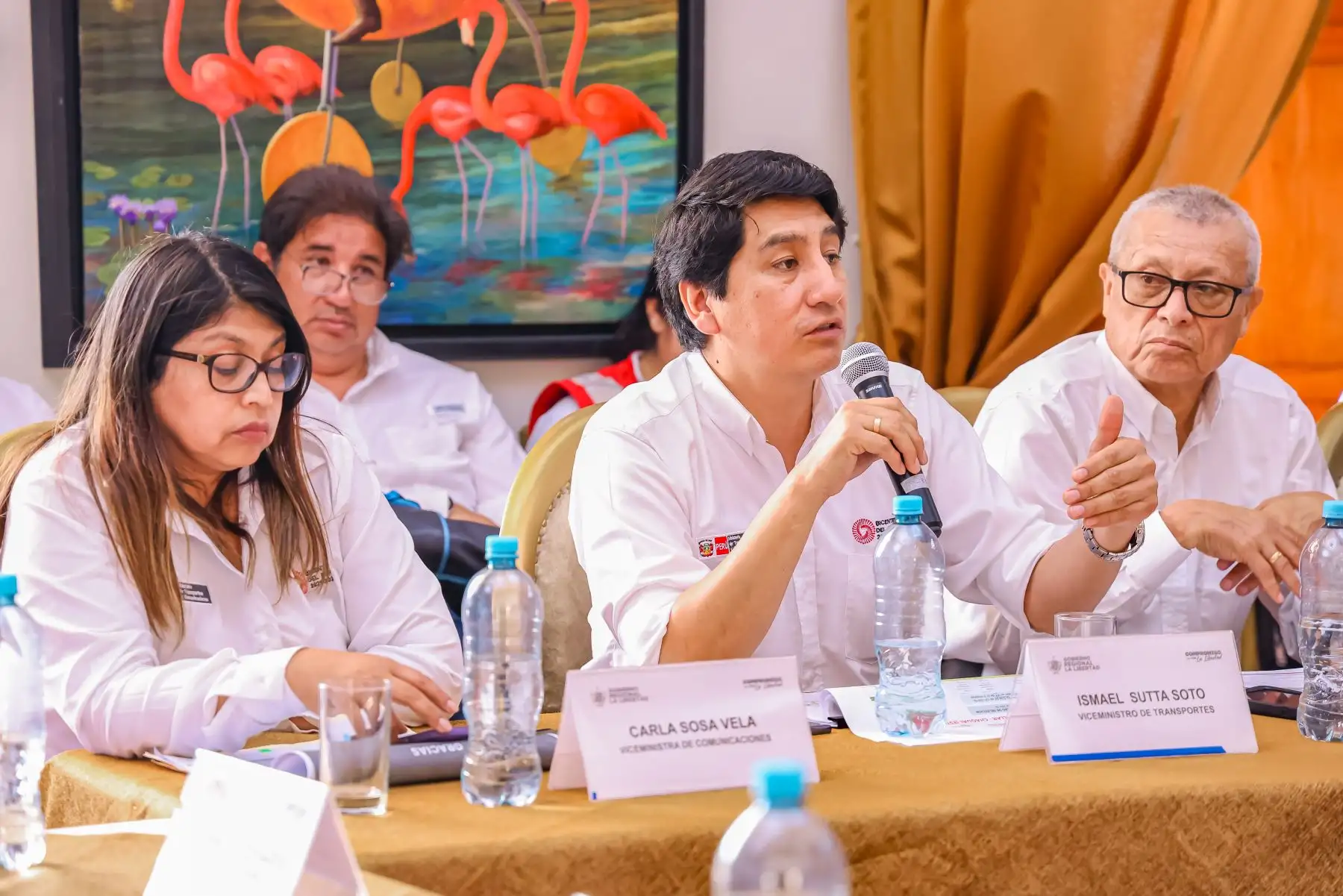 En la mesa de trabajo realizada en la ciudad de Trujillo, el titular del MTC y su equipo técnico escucharon a los alcaldes provinciales de Gran Chimú, Ascope, Bolívar, Chepén, Julcán, Otuzco, Pacasmayo, Pataz, Sánchez Carrión y Santiago de Chuco, quienes dieron a conocer sus principales necesidades y demandas.
Foto: ANDINA/MTC
