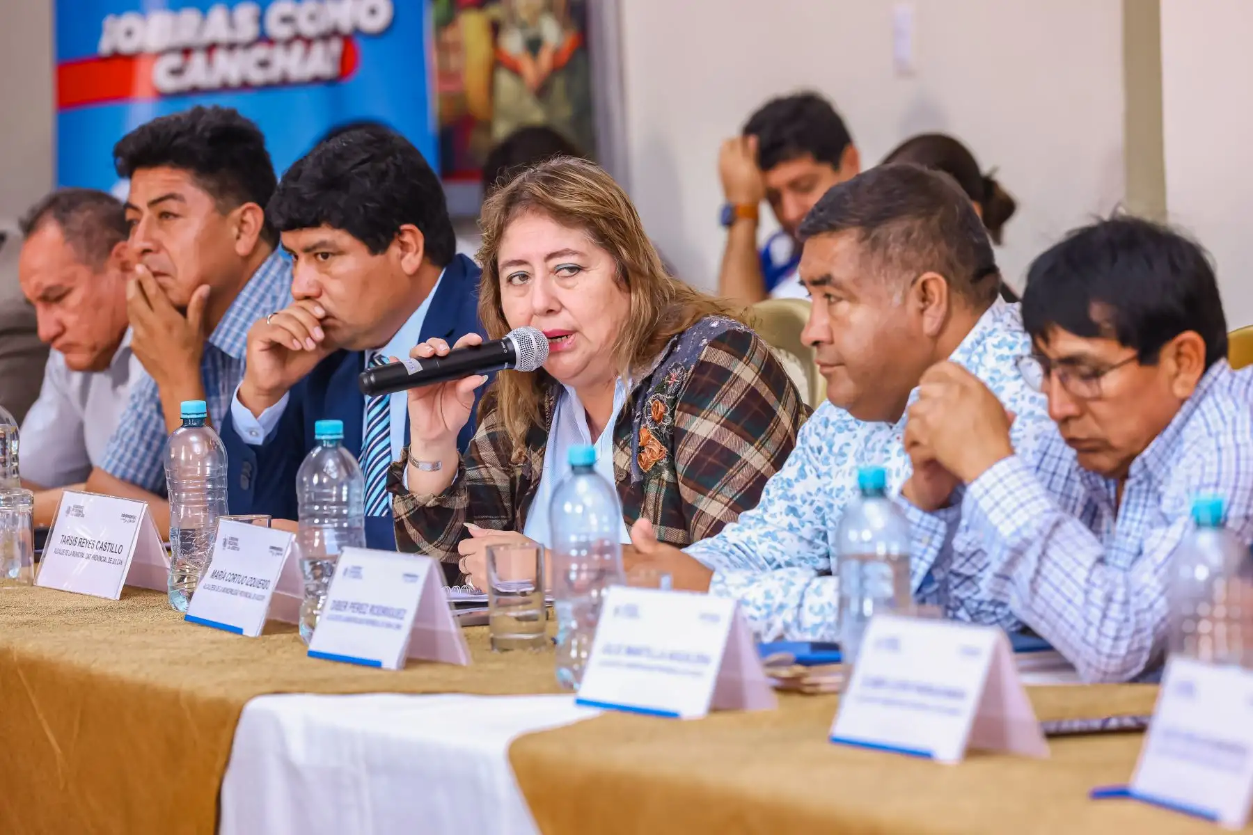 En la mesa de trabajo realizada en la ciudad de Trujillo, el titular del MTC y su equipo técnico escucharon a los alcaldes provinciales de Gran Chimú, Ascope, Bolívar, Chepén, Julcán, Otuzco, Pacasmayo, Pataz, Sánchez Carrión y Santiago de Chuco, quienes dieron a conocer sus principales necesidades y demandas.
Foto: ANDINA/MTC
