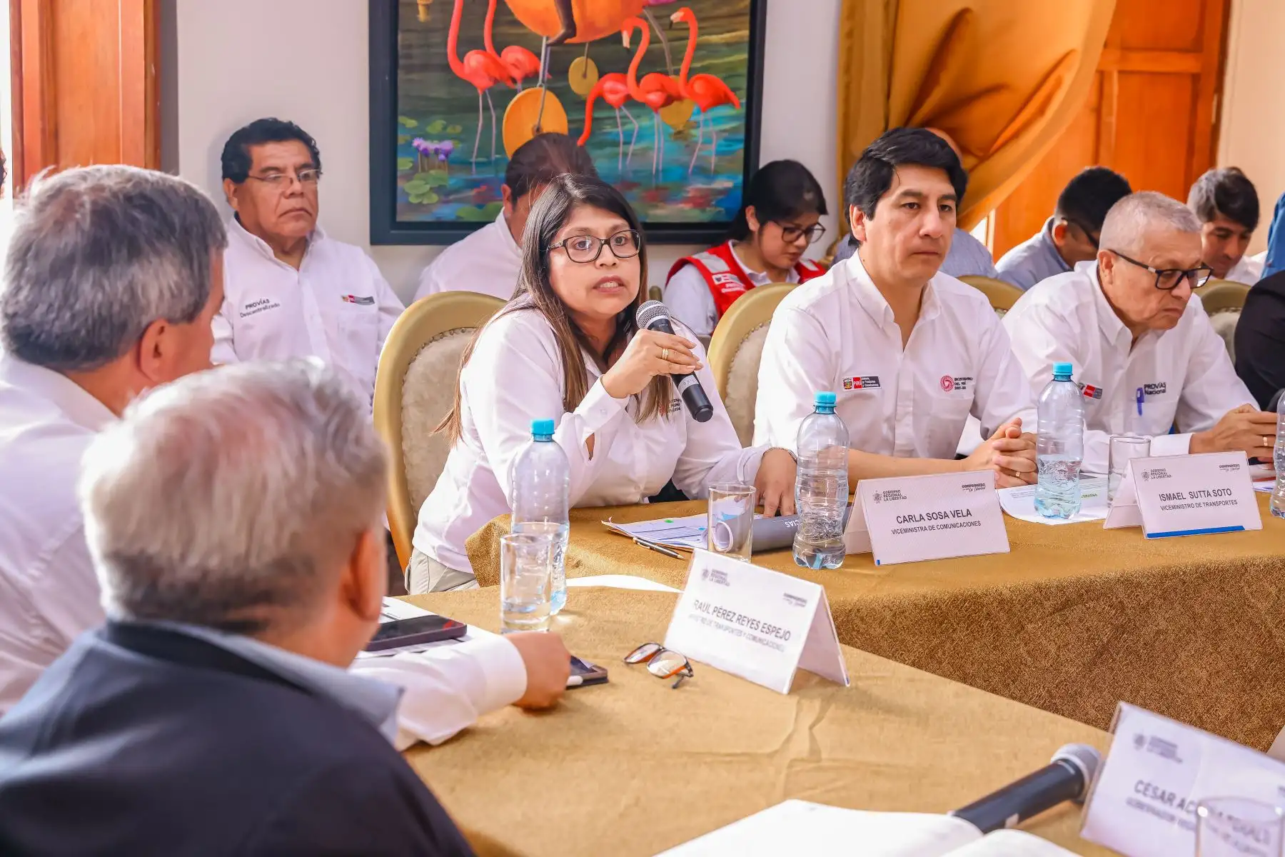 En la mesa de trabajo realizada en la ciudad de Trujillo, el titular del MTC y su equipo técnico escucharon a los alcaldes provinciales de Gran Chimú, Ascope, Bolívar, Chepén, Julcán, Otuzco, Pacasmayo, Pataz, Sánchez Carrión y Santiago de Chuco, quienes dieron a conocer sus principales necesidades y demandas.
Foto: ANDINA/MTC