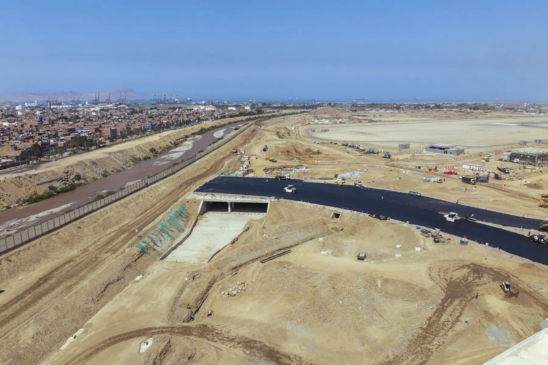 Lima Airport Partners (LAP), operador del Aeropuerto Internacional Jorge Chávez, anunció que el nuevo Aeropuerto Internacional Jorge Chávez estará listo para operar a partir de diciembre del 2024. Este importante hito marca el cierre exitoso del Proyecto de Ampliación del primer aeropuerto del Perú, que a inicios del 2025 contará con una capacidad para atender anualmente a 30 millones de pasajeros, fortaleciendo la posición del Jorge Chávez como un hub clave en la región.
 Foto: ANDINA/LAP