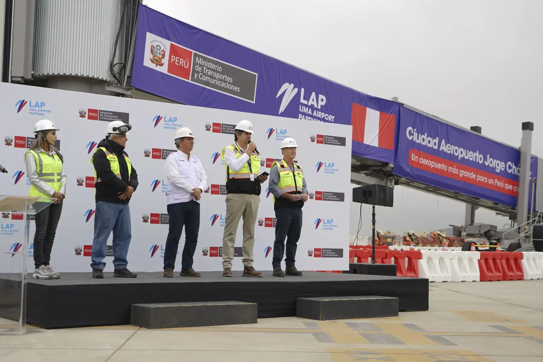 Lima Airport Partners (LAP), operador del Aeropuerto Internacional Jorge Chávez, anunció que el nuevo Aeropuerto Internacional Jorge Chávez estará listo para operar a partir de diciembre del 2024. Este importante hito marca el cierre exitoso del Proyecto de Ampliación del primer aeropuerto del Perú, que a inicios del 2025 contará con una capacidad para atender anualmente a 30 millones de pasajeros, fortaleciendo la posición del Jorge Chávez como un hub clave en la región.
 Foto: ANDINA/LAP