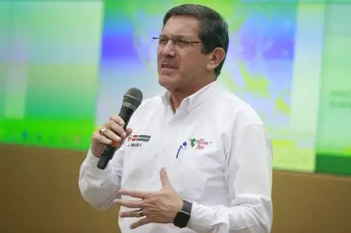 El ministro de Defensa, Jorge Chávez Cresta, afirmó hoy que el país se encuentra altamente preparado para proteger a la población ante la posibilidad de la presencia de fuertes lluvias por el fenómeno de El Niño en la zona costera del Perú. Foto: ANDINA/ Vidal Tarqui