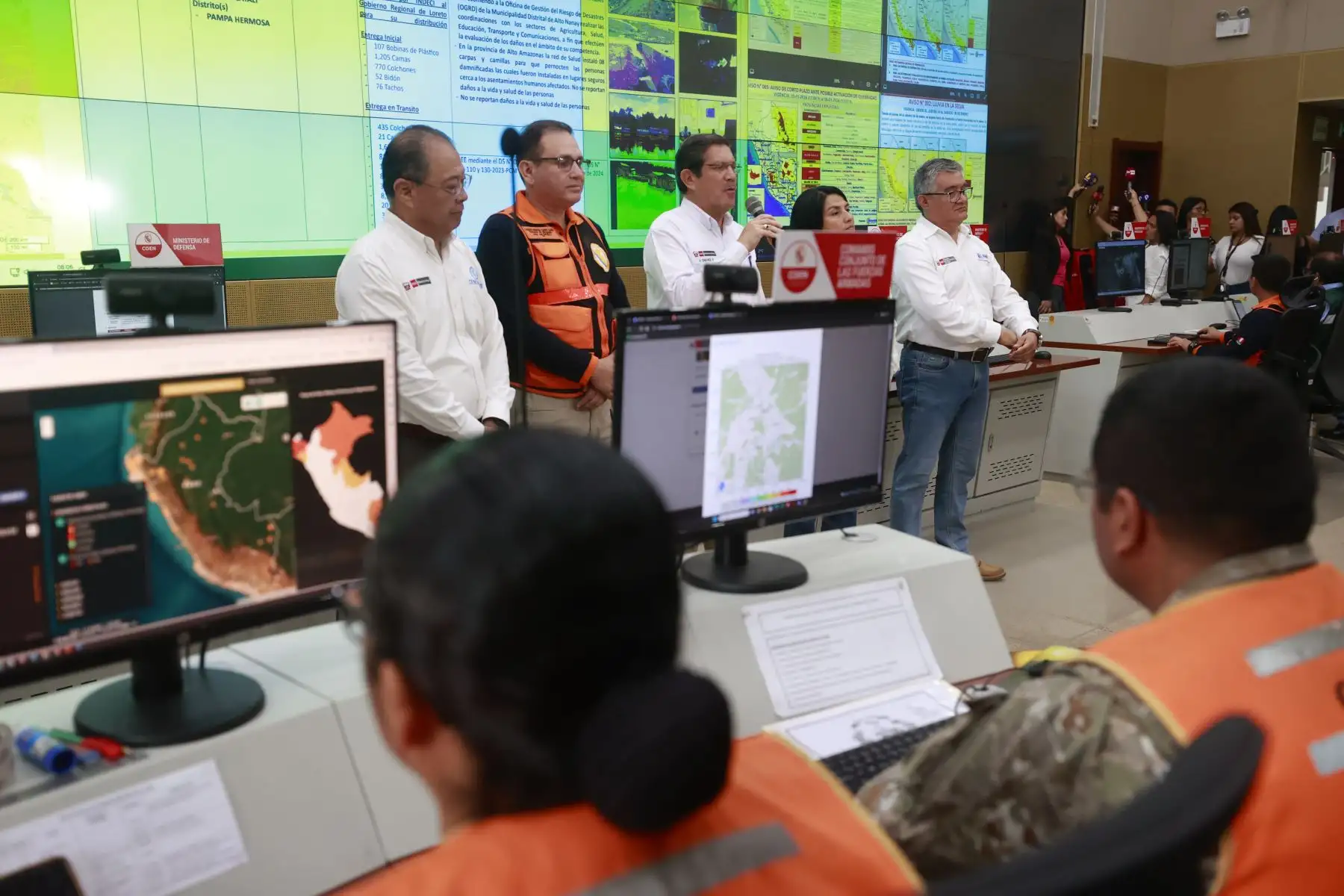 El ministro de Defensa, Jorge Chávez Cresta, afirmó hoy que el país se encuentra altamente preparado para proteger a la población ante la posibilidad de la presencia de fuertes lluvias por el fenómeno de El Niño en la zona costera del Perú. Foto: ANDINA/ Vidal Tarqui
