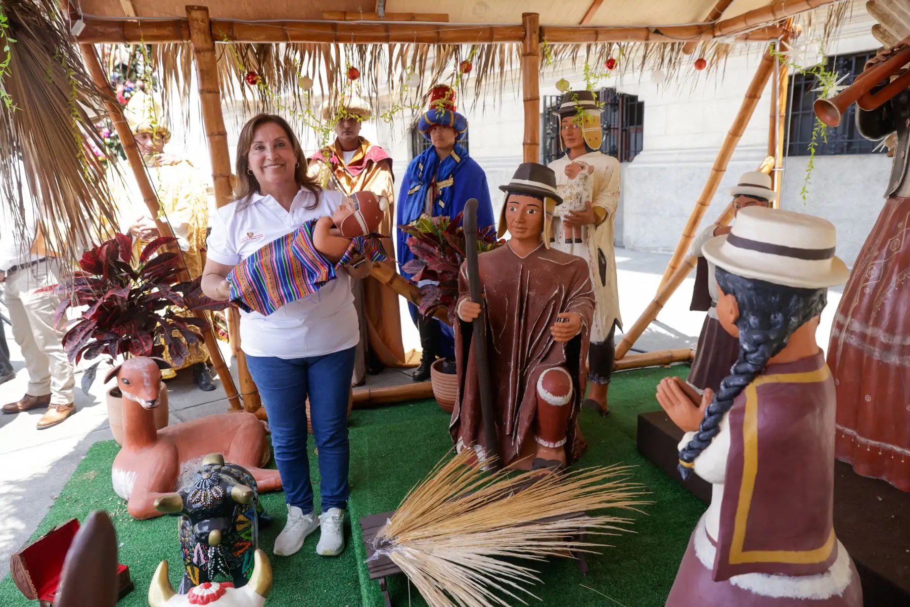 La presidenta Dina Boluarte participó en encuentro con niñas, niños y lideresas de comedores populares, ollas comunes y comités de vaso de leche. Foto: ANDINA/Prensa Presidencia