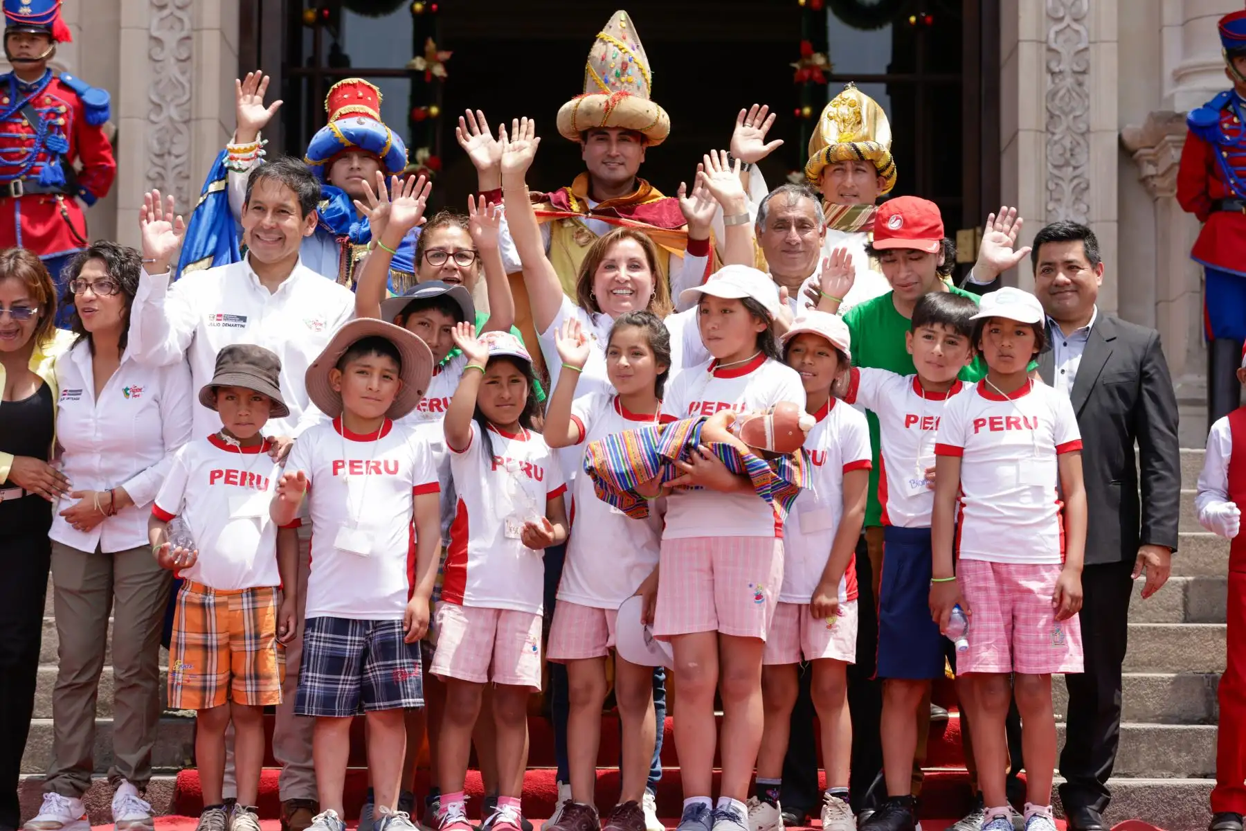 La presidenta Dina Boluarte participó en encuentro con niñas, niños y lideresas de comedores populares, ollas comunes y comités de vaso de leche. Foto: ANDINA/Prensa Presidencia