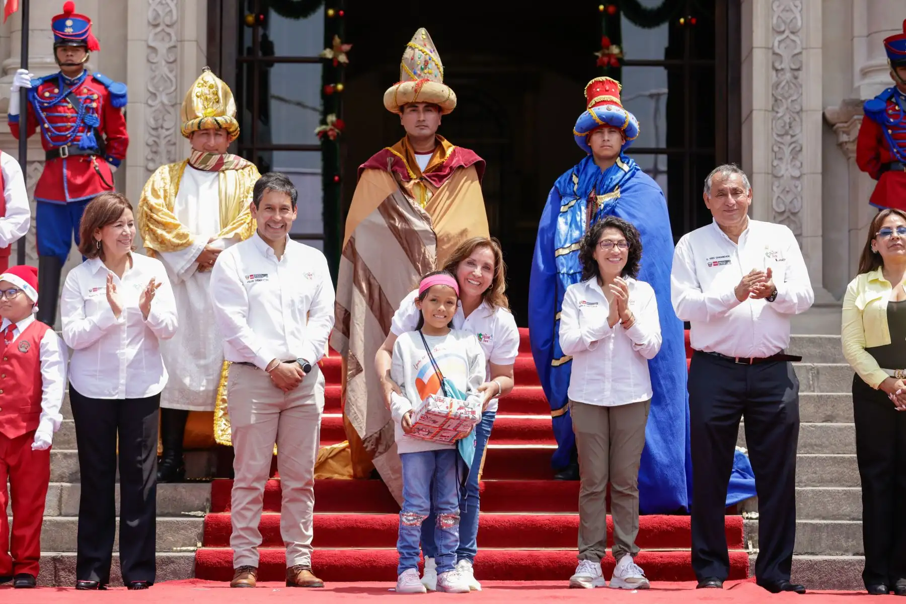 La presidenta Dina Boluarte participó en encuentro con niñas, niños y lideresas de comedores populares, ollas comunes y comités de vaso de leche. Foto: ANDINA/Prensa Presidencia