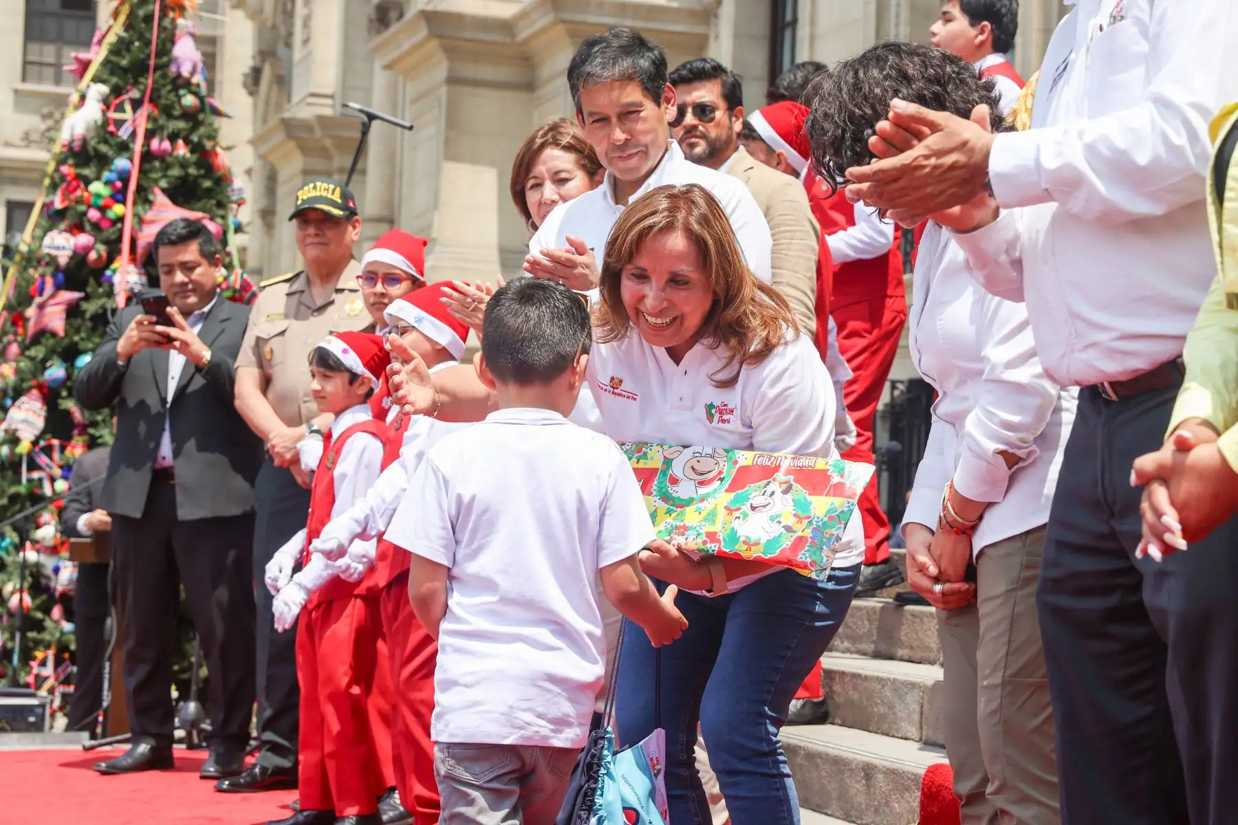 La presidenta Dina Boluarte participó en encuentro con niñas, niños y lideresas de comedores populares, ollas comunes y comités de vaso de leche. Foto: ANDINA/Prensa Presidencia
