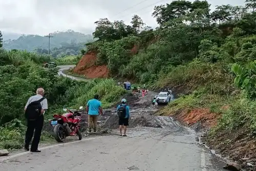 Deslizamientos y activación de quebradas afectan carreteras en el Vraem