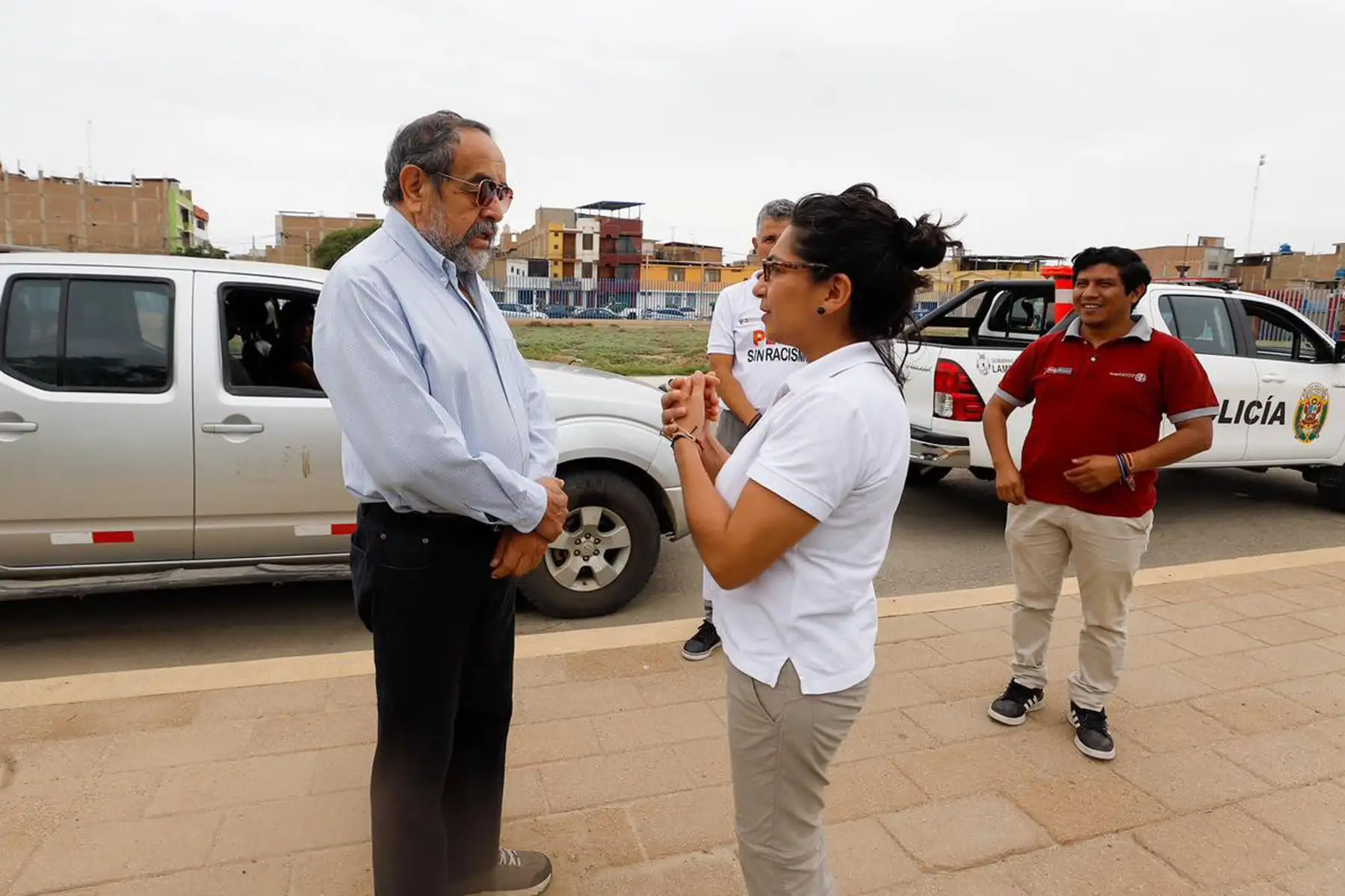 A su salida, sostuvo un encuentro con el arqueólogo Walter Alva, con quien dialogó sobre las obras que se realizan en los museos de Lambayeque y diversos proyectos de investigación cultural de la región con alcance internacional.
Foto: Mincul