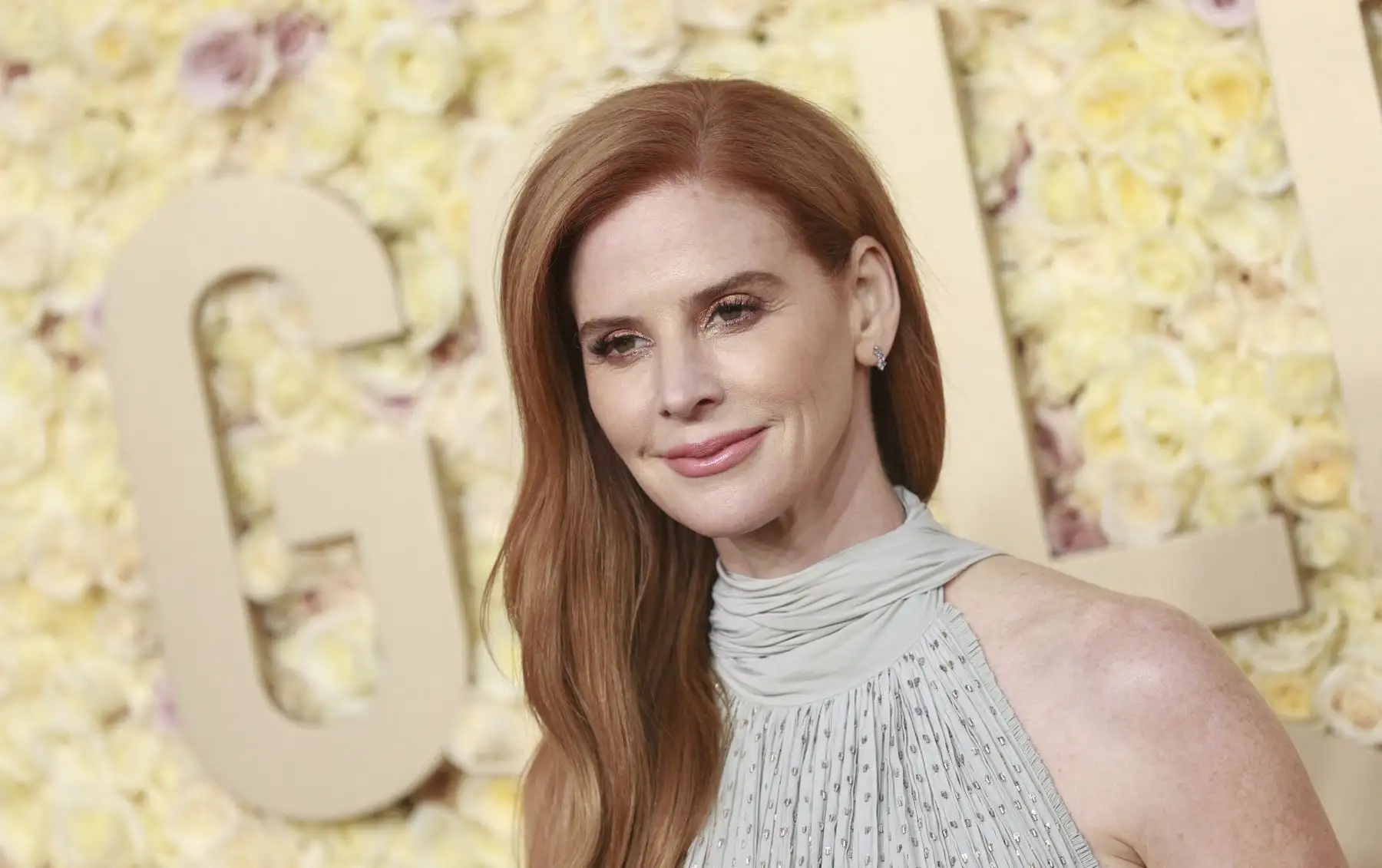 La actriz estadounidense Sarah Rafferty llega a la 81ª edición de los Golden Globe Awards en el hotel Beverly Hilton de Beverly Hills, California.
Foto: AFP