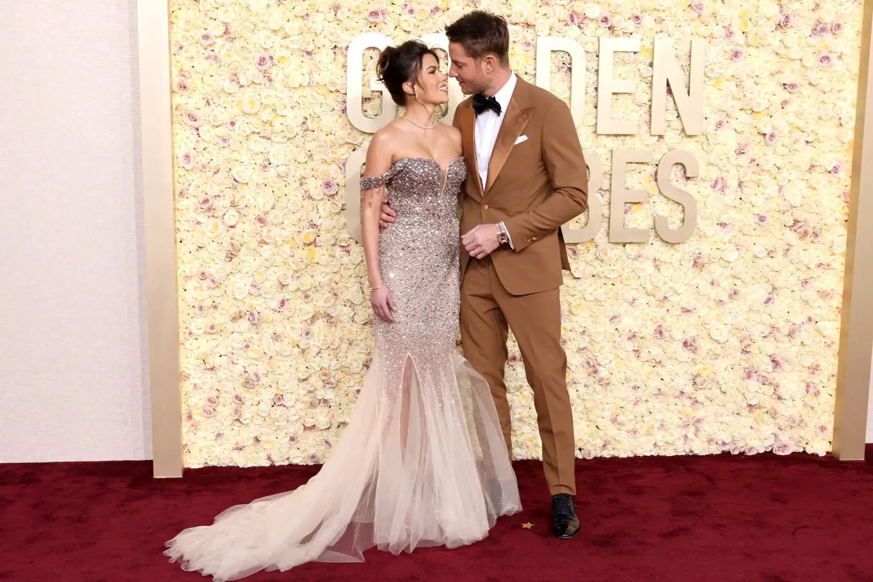 Sofia Pernas y Justin Hartley asisten a la 81ª edición de los Golden Globe Awards en el Beverly Hilton el 7 de enero de 2024 en Beverly Hills, California.
Foto: AFP