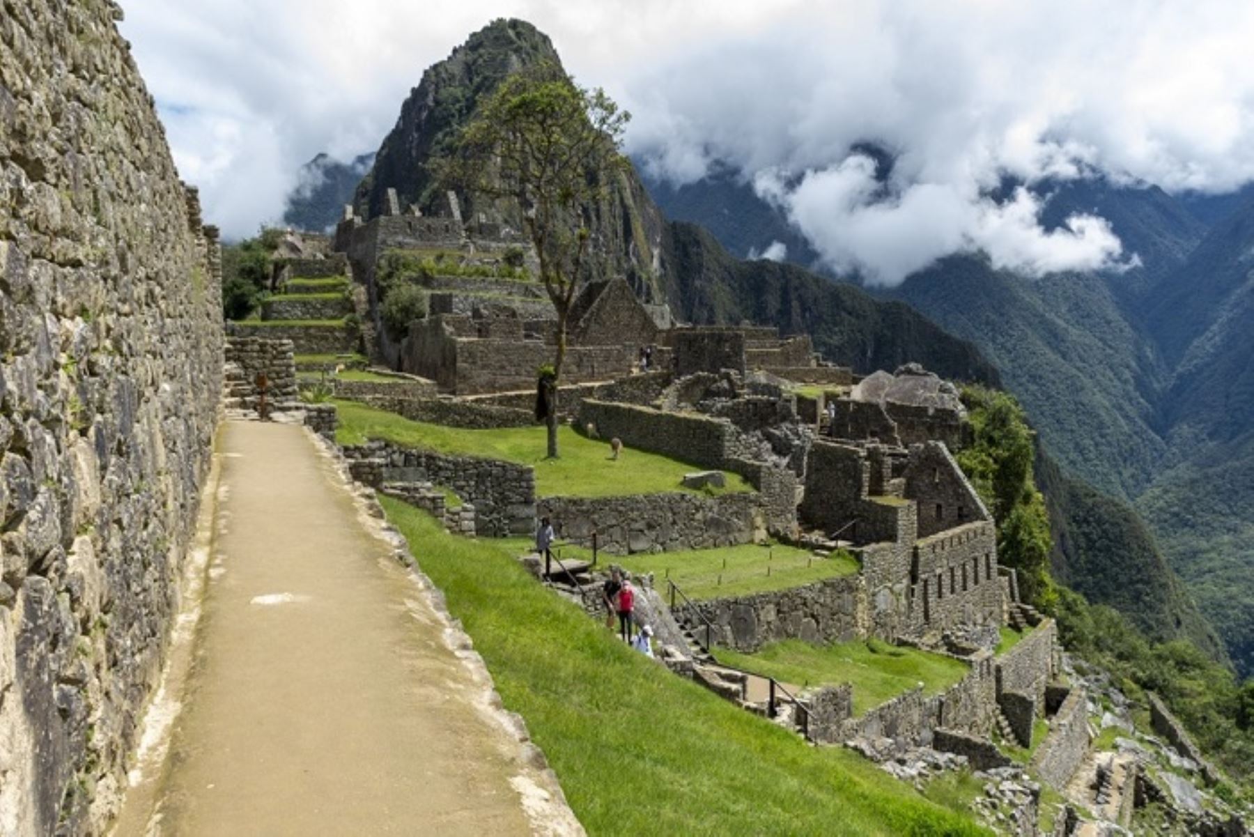 La Municipalidad de Machu Picchu ofrecerá una misa a las 08:00 horas. A las 09:00 horas se procederá con el Paseo de la Bandera, izamiento del Pabellón Nacional y la bandera del Cusco.