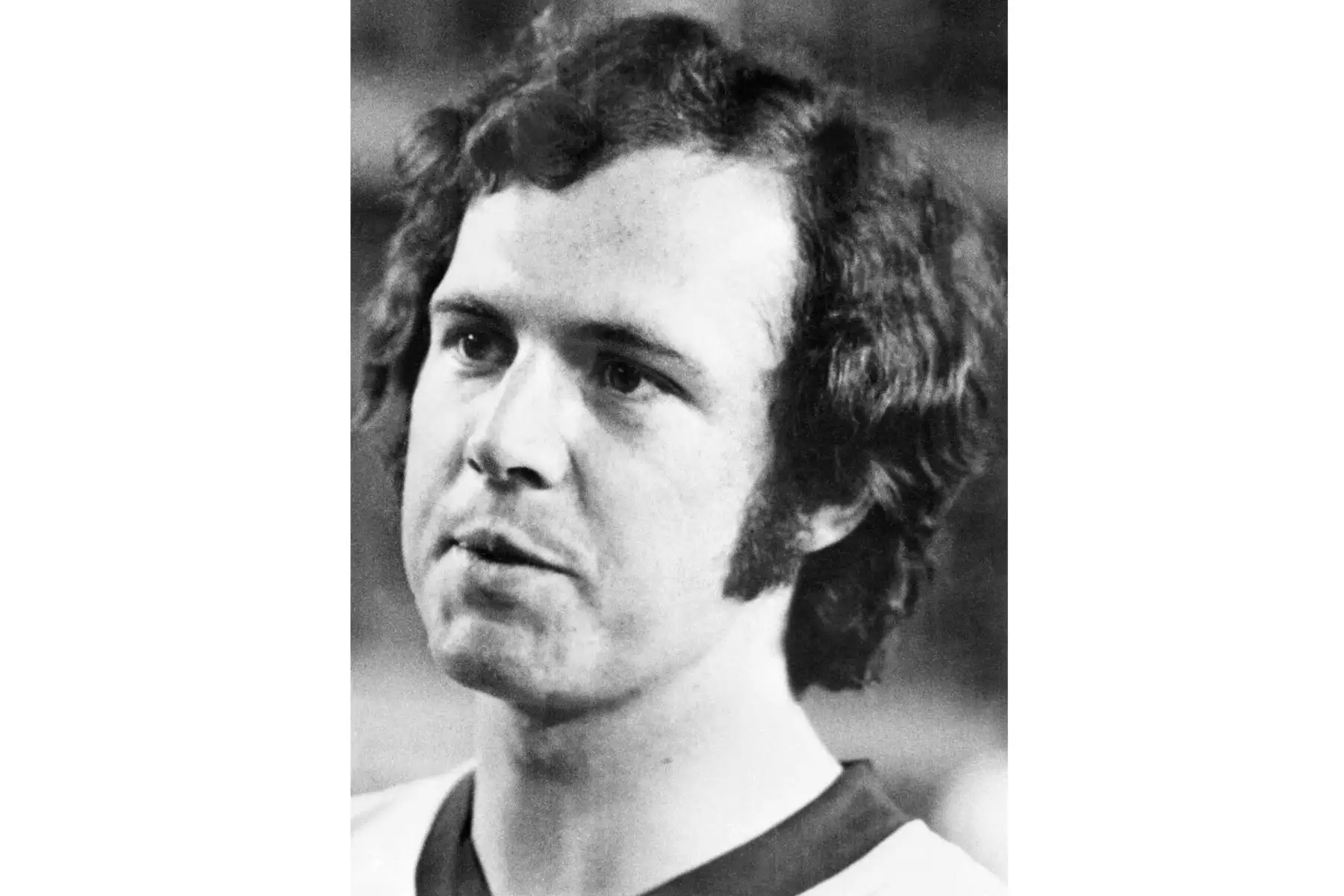 Retrato tomado el 7 de abril de 1975 en Saint-Etienne del defensa Franz Beckenbauer, que jugó para la selección alemana de fútbol. Franz Beckenbauer murió a los 78 años, anunció la asociación alemana de fútbol el 8 de enero de 2024.
Foto: AFP