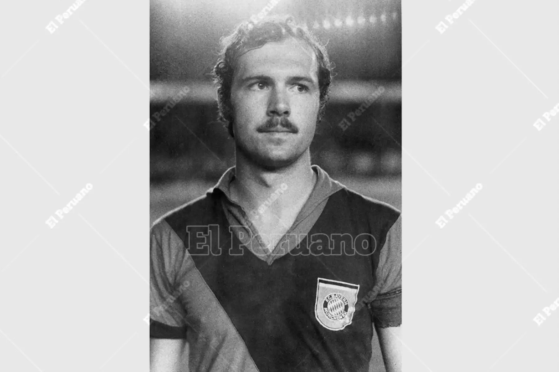 Lima - 5 enero 1971 / Franz Beckenbauer, capitán del Bayern Munich, posa antes del partido con Universitario de Deportes que terminó en empate 2-2 en el Estadio Nacional. Foto: Archivo Histórico de El Peruano