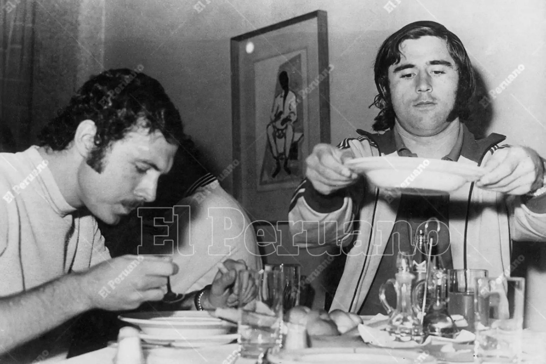 Lima - 2 enero 1971 /  Franz Beckenbauer y Gerd Müller departen en el Club Alemán. Bayern Munich llegó con sus estrellas mundialistas para los duelos con Universitario de Deportes y el combinado Alianza-Municipal.  Foto: Archivo Histórico de El Peruano