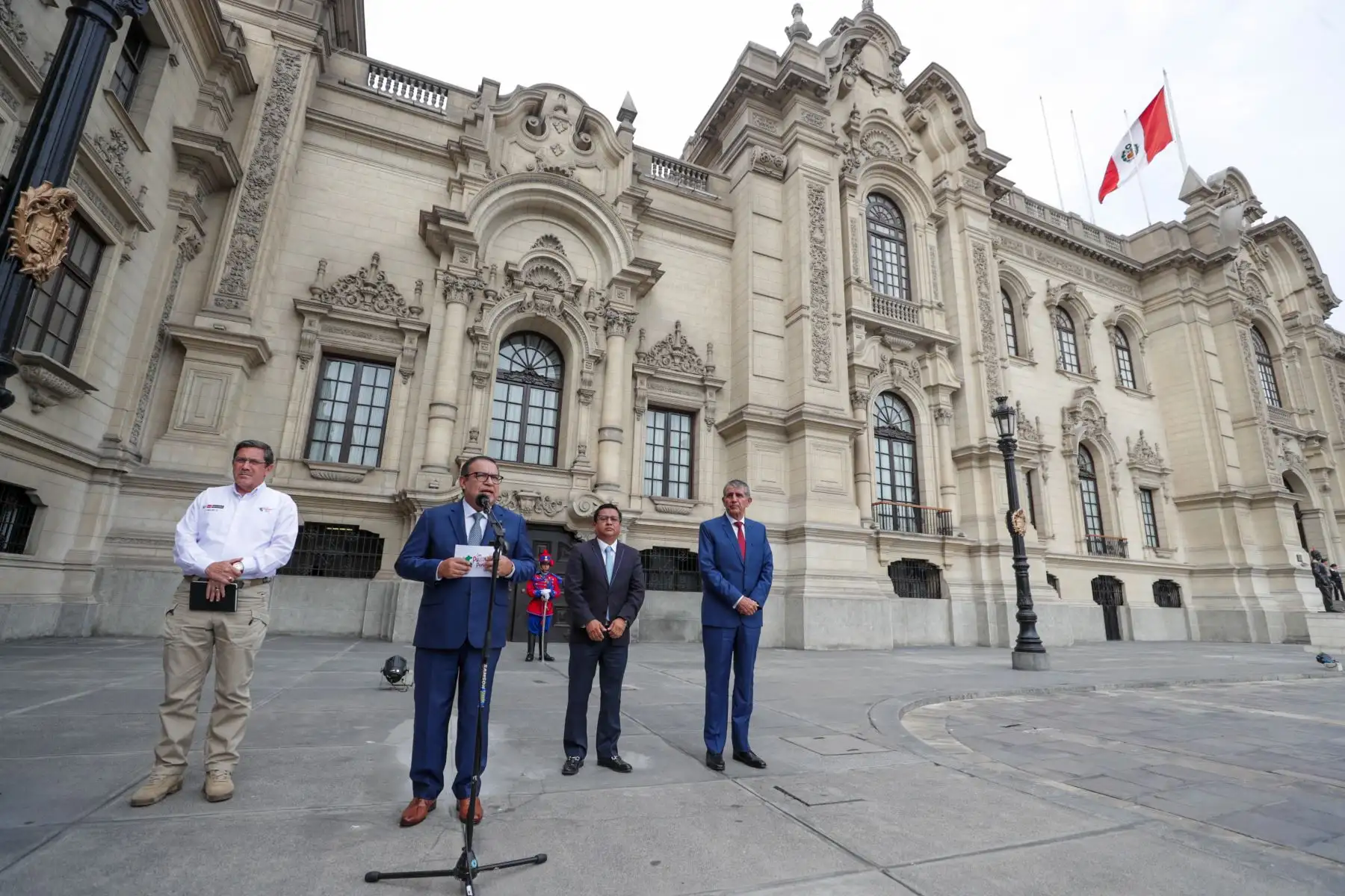 El Gobierno aprobó el destrabe de importantes megaproyectos y ratificó que está absolutamente preparado para enfrentar los posibles embates del Fenómeno El Niño; además, adoptó medidas de protección frente a un posible sismo.
Foto: PCM