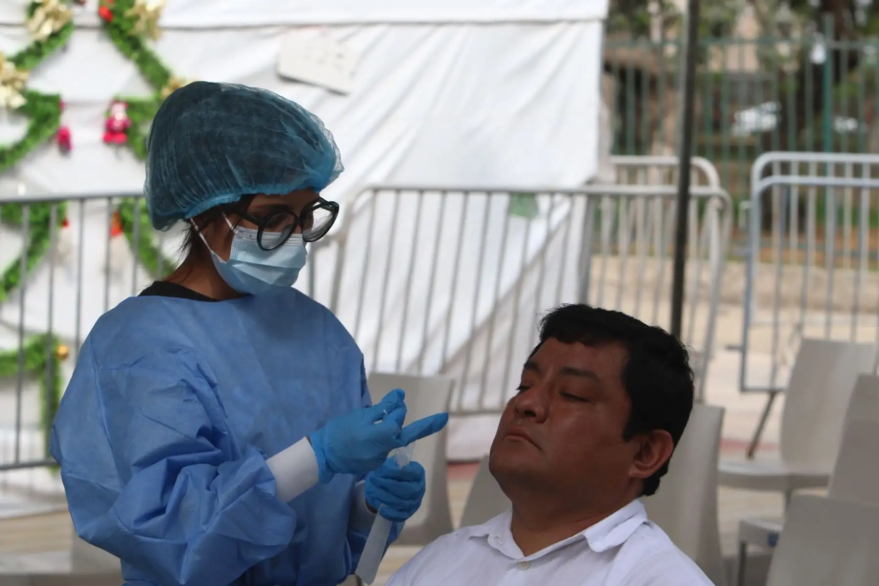 Con cifras del Minsa, Váquez Sánchez refirió que en la primera semana epidemiológica se han producido en el país 13 fallecimientos reportados por covid-19, “todos ellos pacientes de grupos vulnerables”.FOTO:ANDINA/Hector Vinces.
