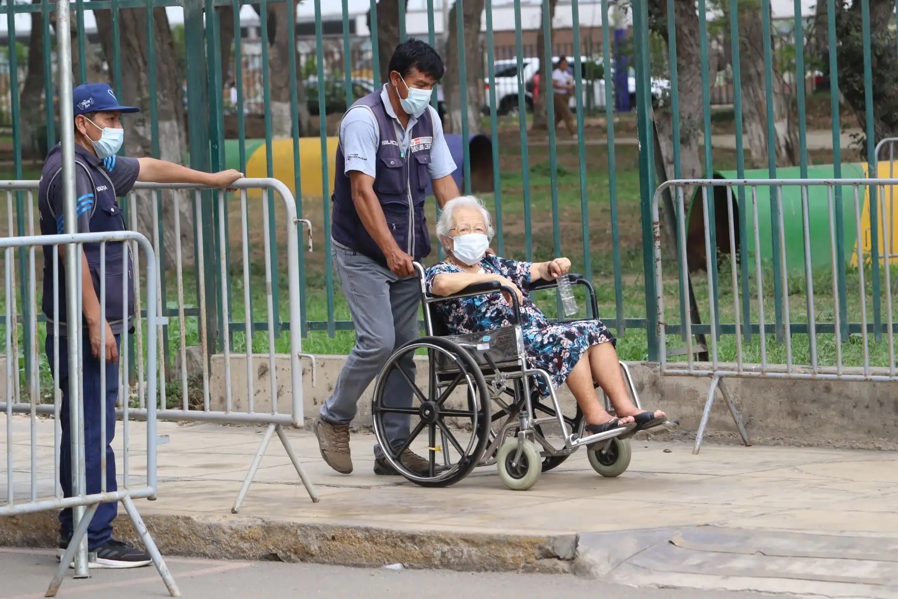Si bien hay un número importante de casos, la gran mayoría son pacientes que presentan el sublinaje JN.1, “altamente contagioso pero de poca letalidad”, añadió el ministro de salud.FOTO:ANDINA/Hector Vinces.