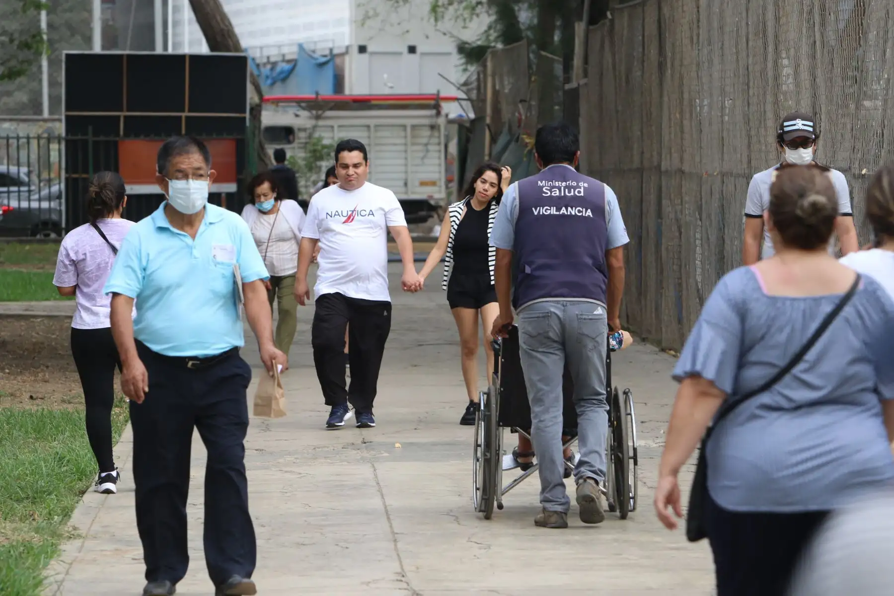 Si bien hay un número importante de casos, la gran mayoría son pacientes que presentan el sublinaje JN.1, “altamente contagioso pero de poca letalidad”, añadió el ministro de salud.FOTO:ANDINA/Hector Vinces.