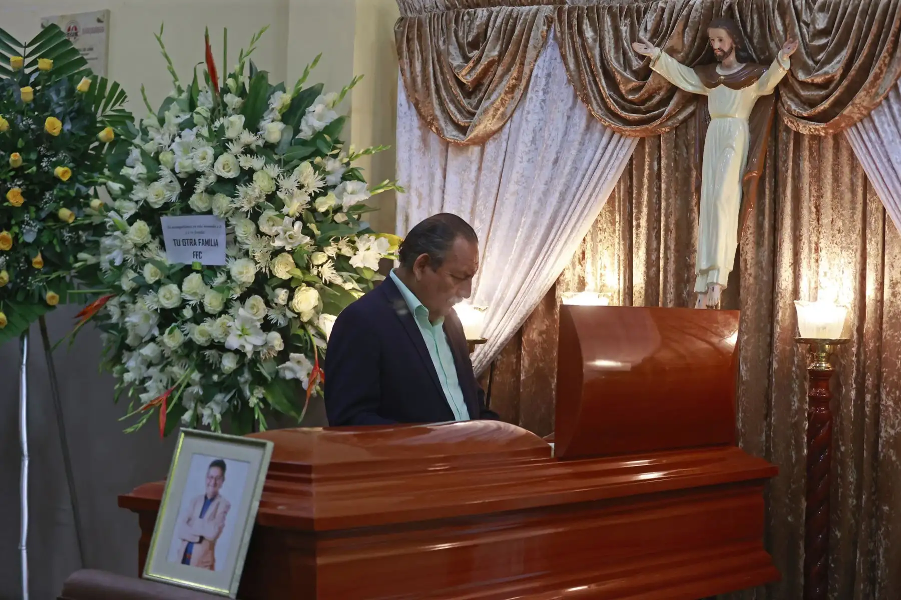 El destacado cronista, docente y poeta peruano Eloy Jáuregui falleció este domingo a la edad de 70 años. Foto: ANDINA/Vidal Tarqui