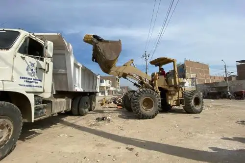 A la municipalidad provincial de Chiclayo se le brindó cuatro volquetes para la disposición final de los residuos sólidos y otros cuatro volquetes y un cargador frontal para la recolección diaria. Foto: ANDINA/Difusión