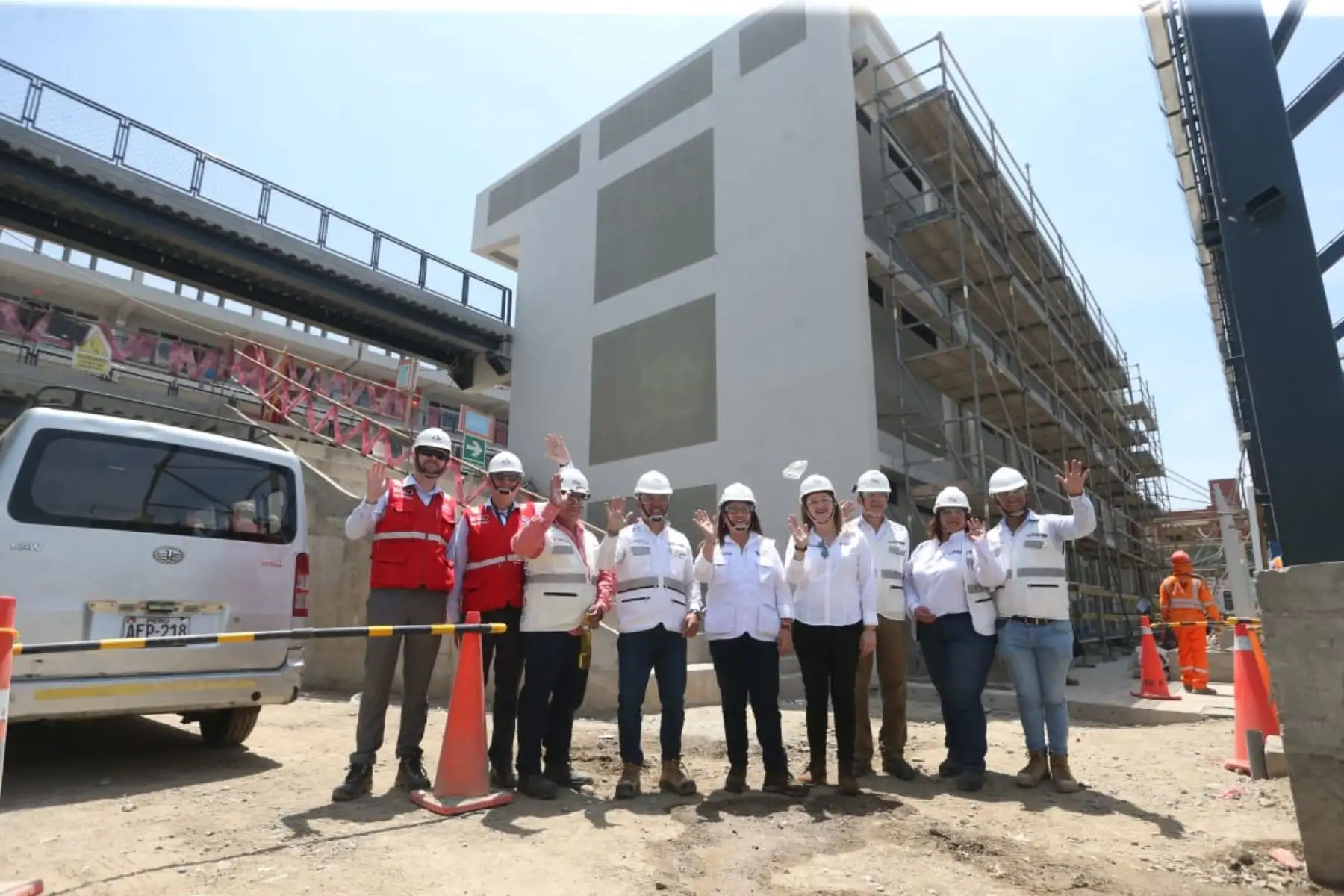La ministra de Educación, Miriam Ponce Vértiz, supervisó el avance de la construcción del colegio Bicentenario Nuestra Señora de la Visitación en el Cercado de Lima, que estará listo para el Buen Inicio del Año Escolar 2024. 
Foto: ANDINA/Difusión