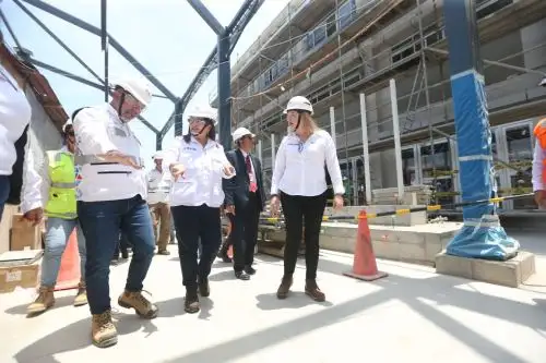 La ministra de Educación, Miriam Ponce Vértiz, supervisó el avance de la construcción del Colegio Bicentenario Nuestra Señora de la Visitación, en el Cercado de Lima, que estará listo para el Buen Inicio del Año Escolar 2024. Foto: ANDINA/difusión.