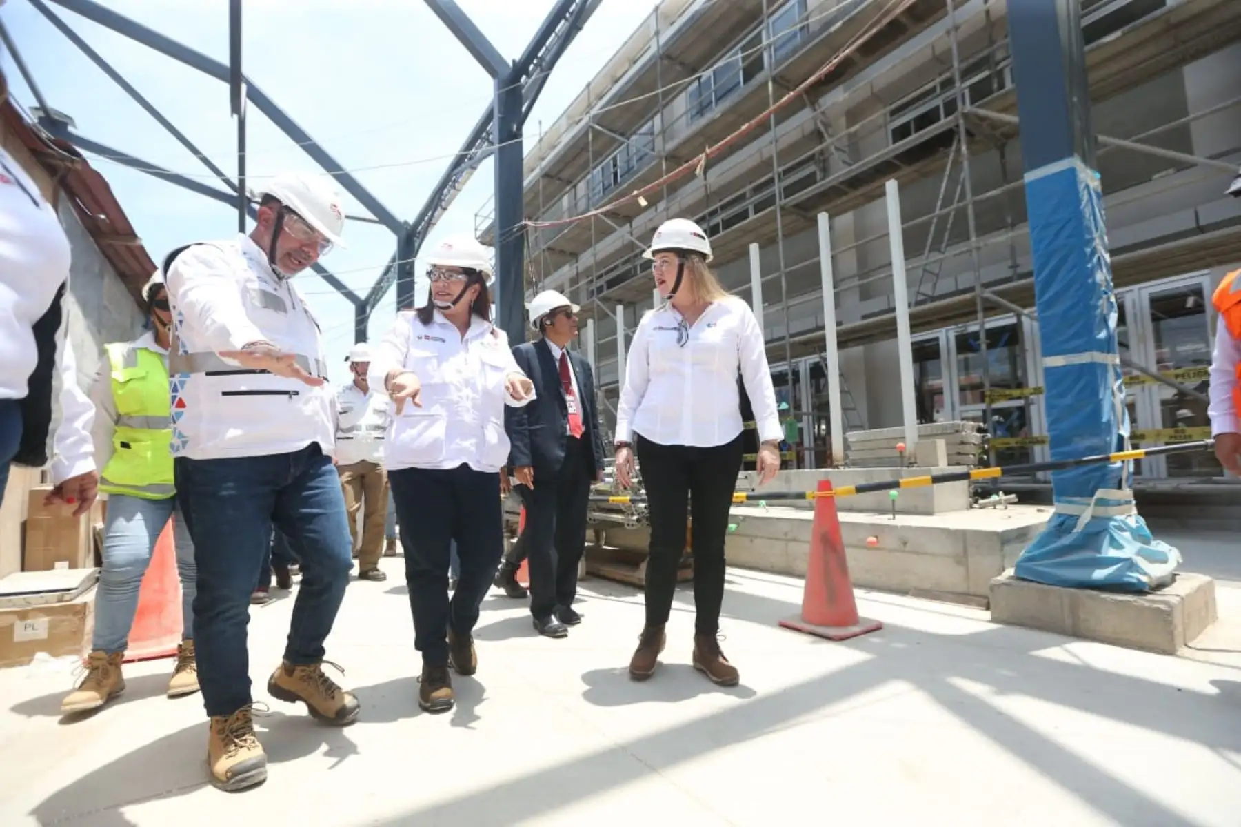 La ministra de Educación, Miriam Ponce Vértiz, supervisó el avance de la construcción del colegio Bicentenario Nuestra Señora de la Visitación en el Cercado de Lima, que estará listo para el Buen Inicio del Año Escolar 2024. 
Foto: ANDINA/Difusión