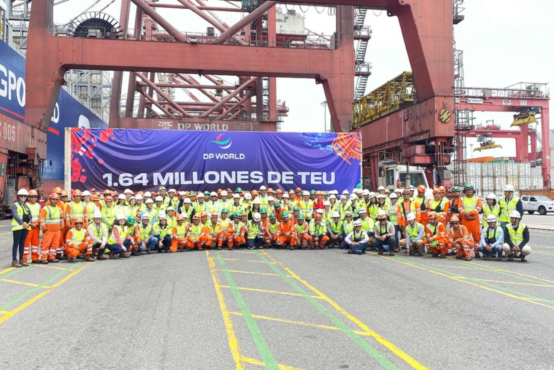 Trabajadores del Muelle sur del puerto del Callao. Foto: Cortesía.