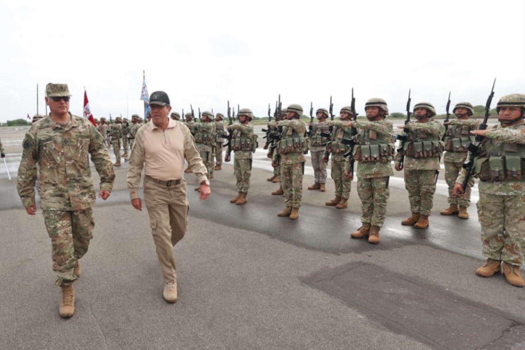 Jorge Chávez, ministro de Defensa, a su llegada a Tumbes. Foto: ANDINA/difusión.