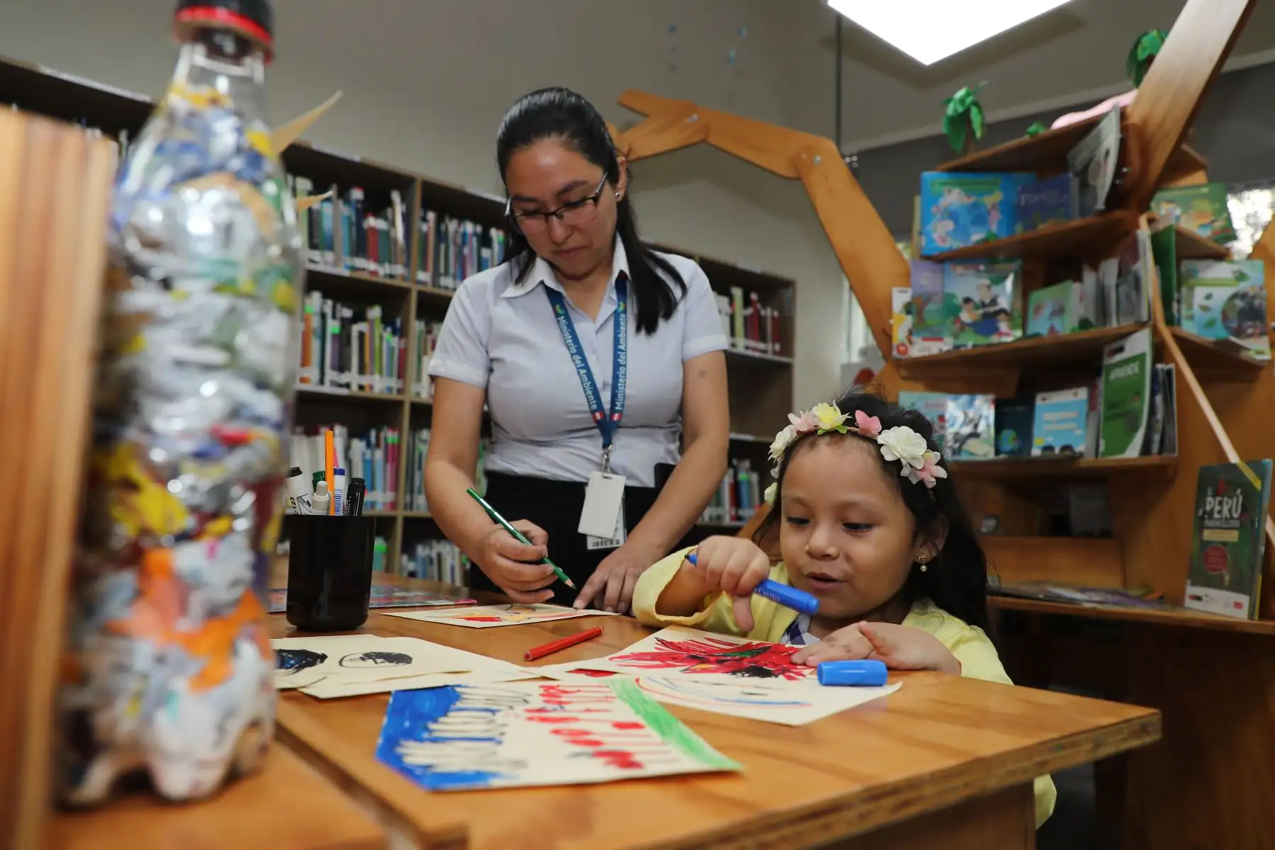 En esta misma fecha, se puso en funcionamiento la nueva sede de la Biblioteca Ambiental (BIAM). Mediante este servicio se realizan actividades educativas para fomentar la empatía ambiental en la población y facilitar el acceso a la información sobre el ambiente sin restricciones.
 
Foto: ANDINA/Difusión