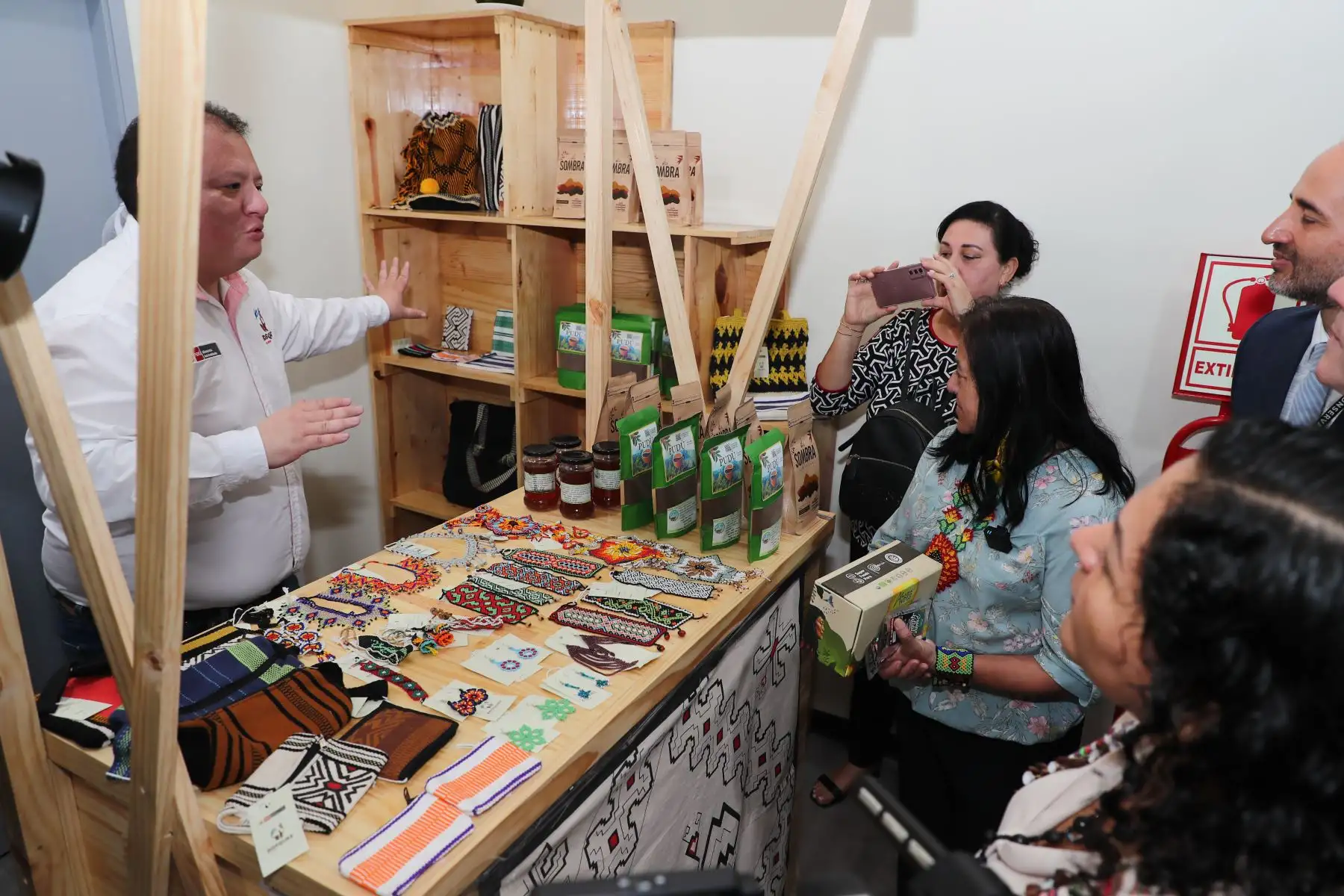 La ecoferia "Madre Tierra" es un nexo vital que conecta emprendimientos sostenibles del Catálogo de Eco y Bionegocios del Minam, de la marca "Aliados por la conservación" del Sernanp y de las iniciativas respaldadas por el Programa Bosques. Se erige como un escaparate dedicado a resaltar productos que no solo son amigables con el medio ambiente, sino que también fomentan prácticas responsables de consumo.
Foto: ANDINA/Difusión
