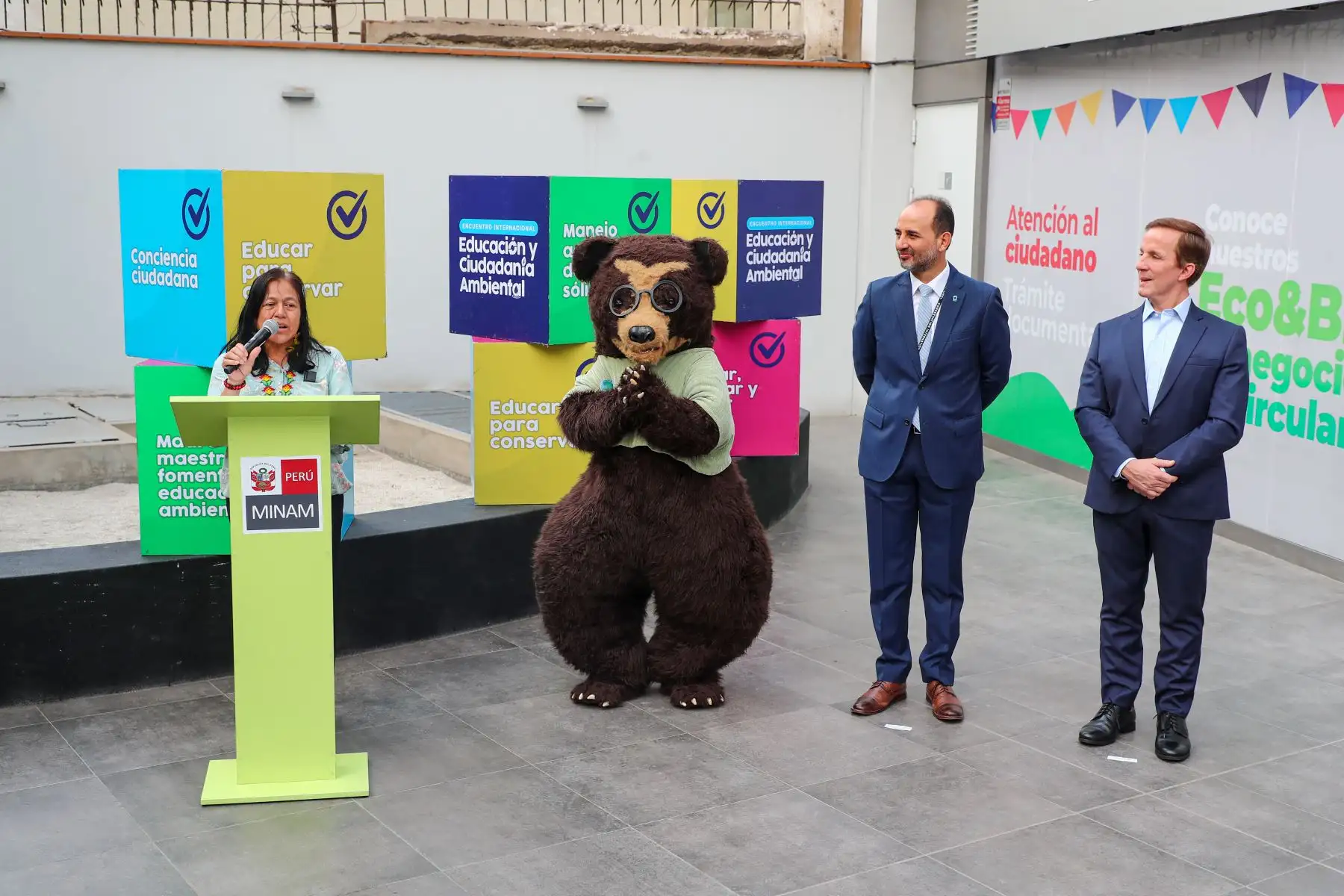 El Ministerio del Ambiente (Minam) inauguró hoy la tienda física eco feria “Madre Tierra” en Magdalena del Mar donde el público encontrará diversos productos naturales de calidad y que promueven la conservación y protección de nuestro medio ambiente.
Foto: ANDINA/Difusión