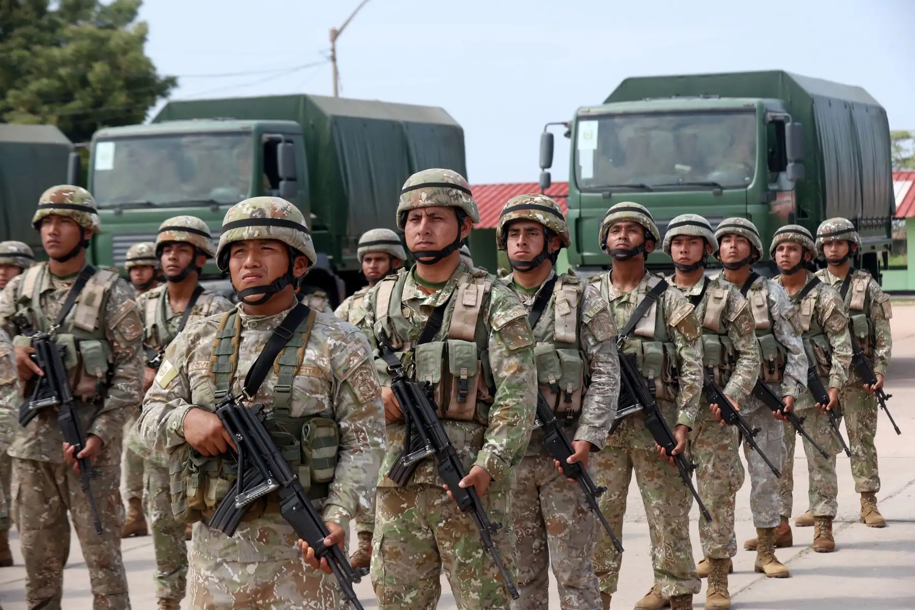 El ministro de Defensa, Jorge Chávez Cresta, señaló que, a pedido de la Policía Nacional, se ha puesto a disposición el apoyo de las Fuerzas Armadas en el control y resguardo de las fronteras con Ecuador ante los hechos de violencia ocurridos en dicho país.
Foto: ANDINA/Difusión