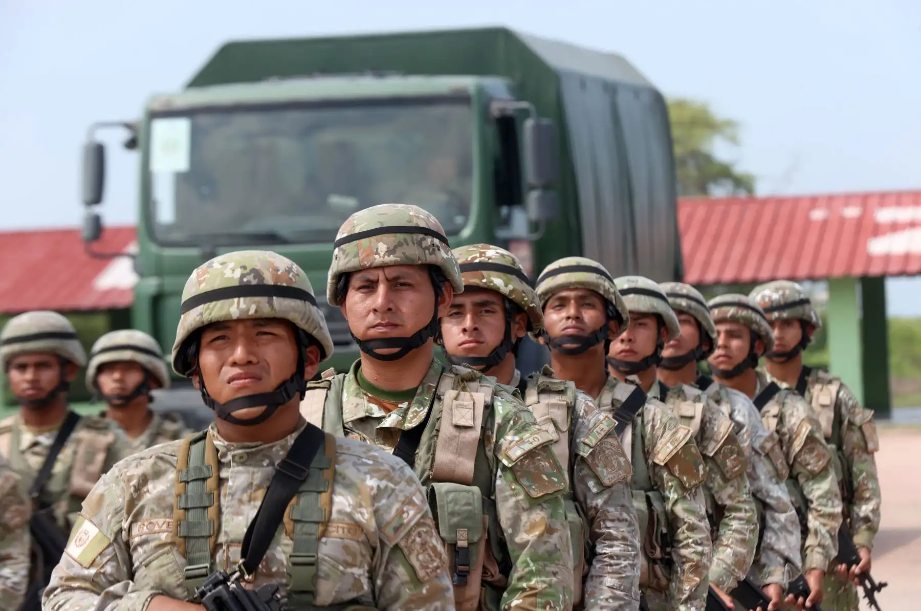 Durante una conferencia de prensa realizada en la región de Tumbes, el titular del sector Interior reiteró que se dispuso el despliegue de 400 efectivos policiales para el reforzamiento de las fronteras, a quienes se sumaron 100 agentes de la Dirección de Operaciones Especiales de la PNP.
Foto: ANDINA/Difusión
