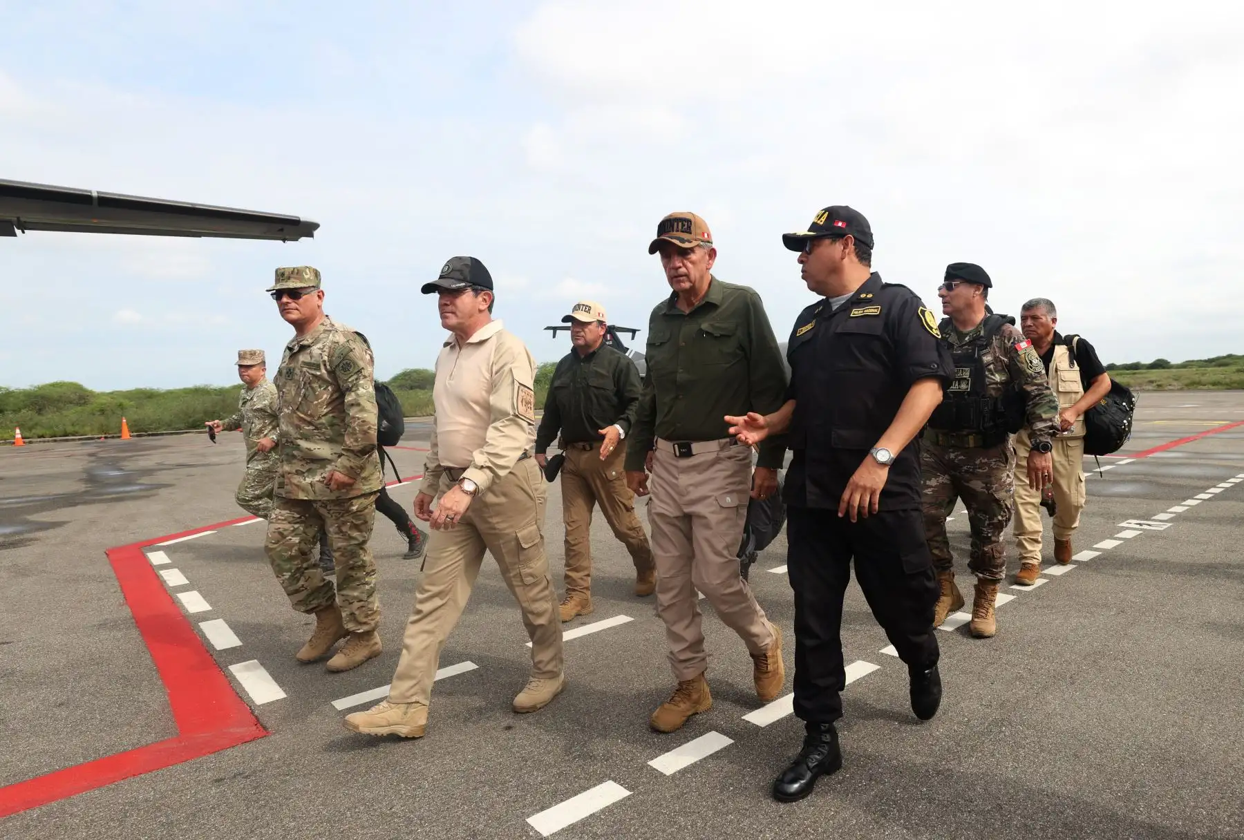 El ministro del Interior, Víctor Torres Falcón, reafirmó hoy el compromiso absoluto del Gobierno, del Ministerio del Interior y la Policía Nacional del Perú (PNP) por garantizar el orden y la paz social en todo el país, especialmente en toda la línea de frontera norte.
Foto: ANDINA/Difusión