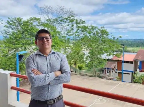 Jhino Aguilar, el estudiante de Amazonas que apuesta por la educación a distancia para alcanzar sus sueños.