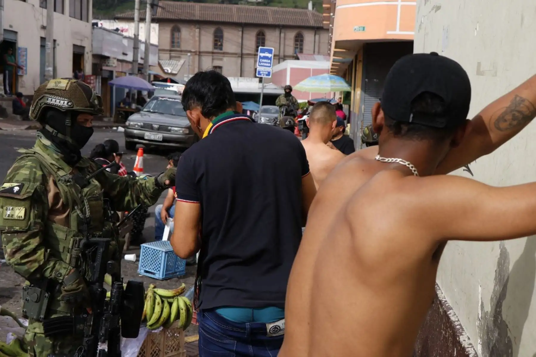 El presidente de Ecuador, Daniel Noboa, dio órdenes de "neutralizar" a las bandas criminales después de que hombres armados irrumpieran y abrieran fuego en un estudio de televisión. Foto: AFP