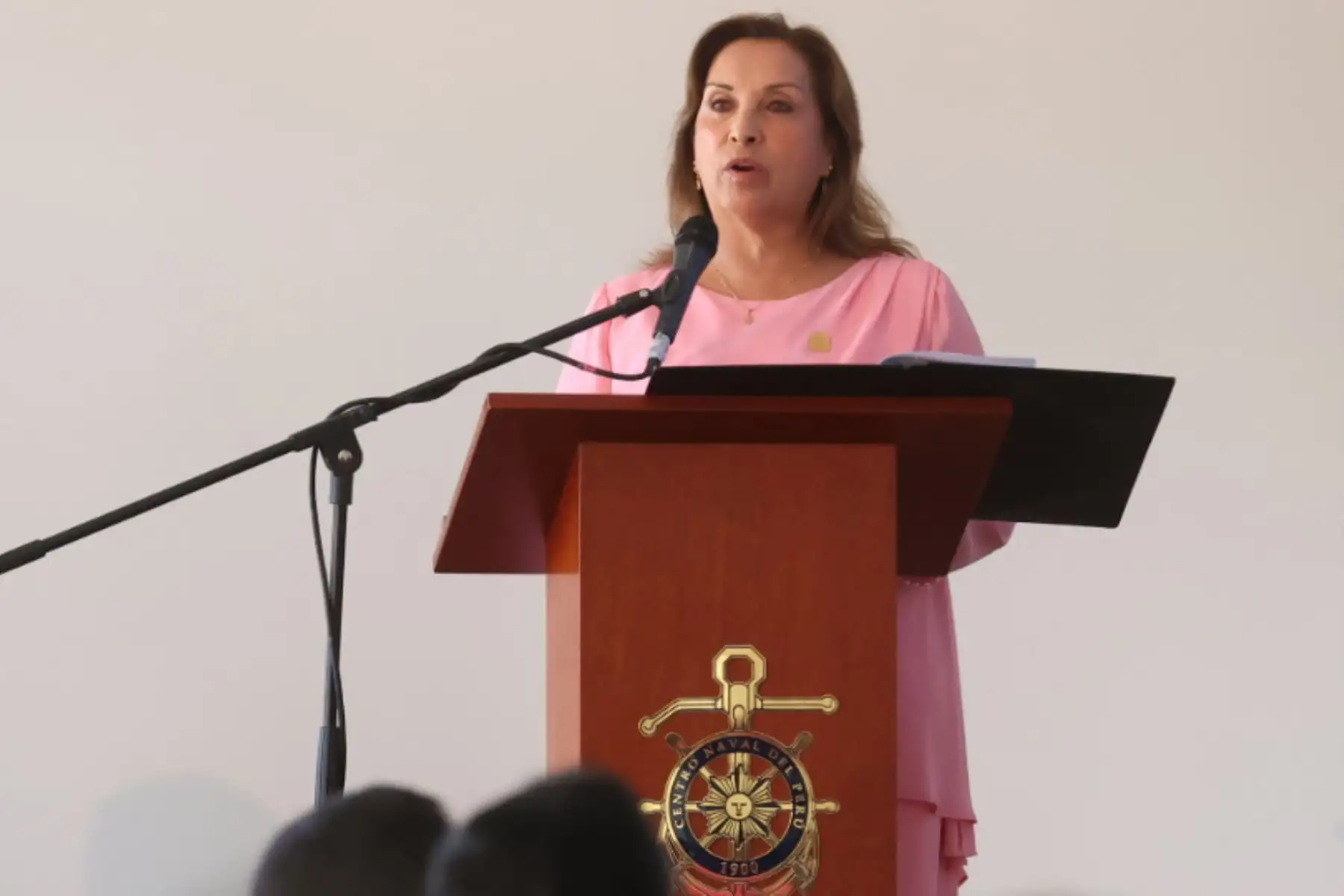La presidenta de la república, Dina Boluarte, participa en la clausura del evento denominado Hub Portuario Chancay - Callao 2024: “Foro sobre el Megapuerto de Chancay para el Fortalecimiento de la Industria Naval en el Perú”. Foto: ANDINA/ Juan Carlos Guzmán