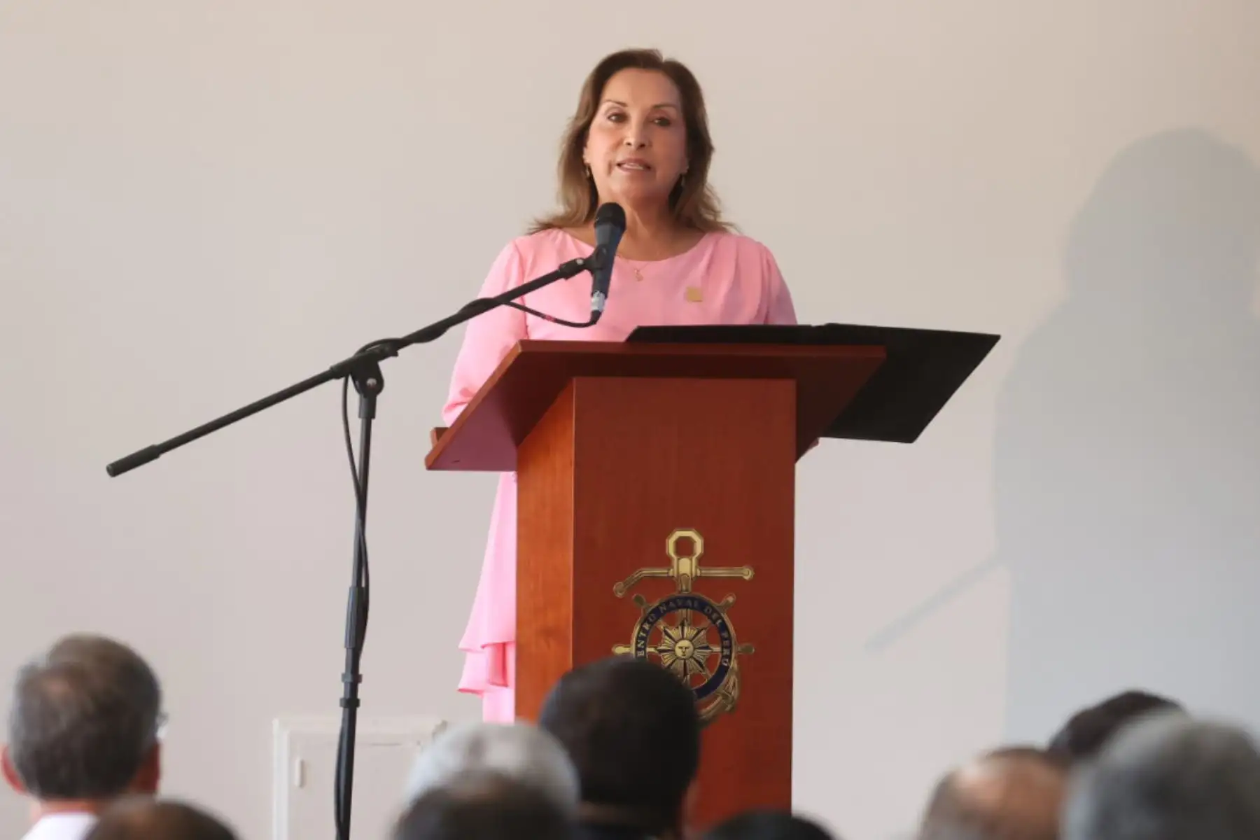 La presidenta de la república, Dina Boluarte, participa en la clausura del evento denominado Hub Portuario Chancay - Callao 2024: “Foro sobre el Megapuerto de Chancay para el Fortalecimiento de la Industria Naval en el Perú”. Foto: ANDINA/ Juan Carlos Guzmán