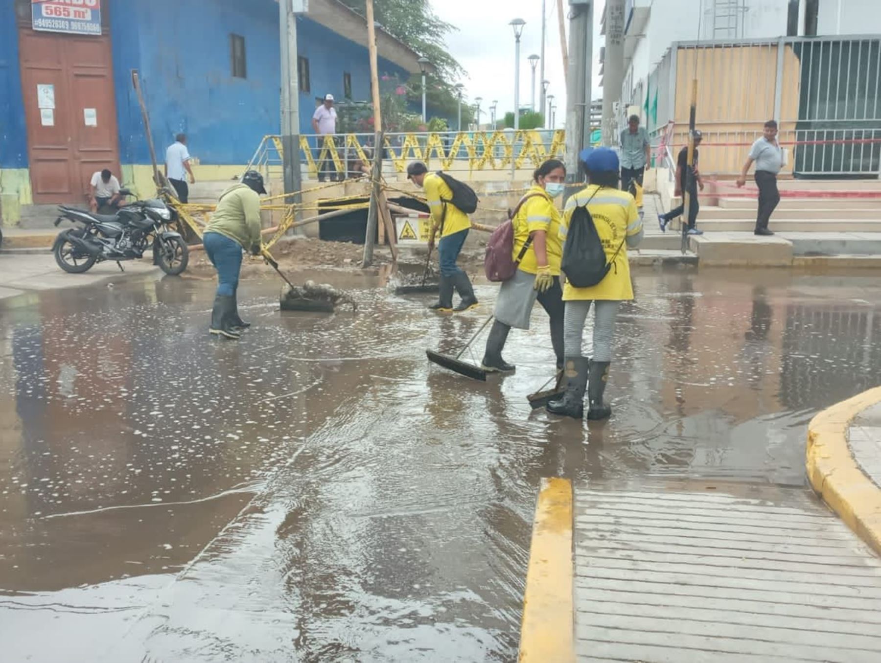 La ciudad de Piura fue una de las afectadas por la lluvia de moderada intensidad que afectó hoy a esta región. La precipitación pluvial causó aniegos en algunas calles de esta urbe. ANDINA/Difusión