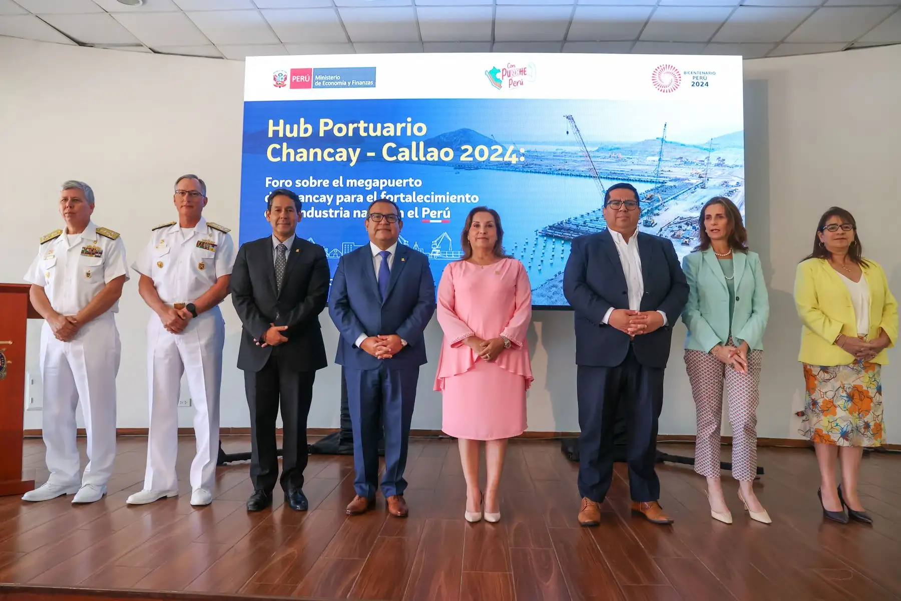 La presidenta de la república, Dina Boluarte, participa en la clausura del evento denominado Hub Portuario Chancay - Callao 2024: “Foro sobre el Megapuerto de Chancay para el Fortalecimiento de la Industria Naval en el Perú”.
Foto: ANDINA/Prensa Presidencia