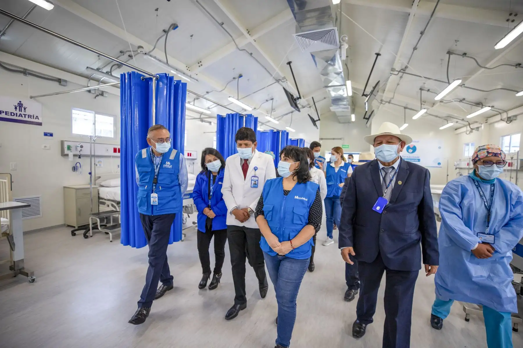 Fue durante su visita a los establecimientos de salud la Red Asistencial Junín de EsSalud, donde supervisó los servicios que se brinda a más de 400 mil asegurados en esta región. La titular de EsSalud verificó la infraestructura hospitalaria y la atención que se brinda a la población en los servicios de consulta externa, emergencia y de ayuda al diagnóstico.
Foto: ANDINA/EsSalud