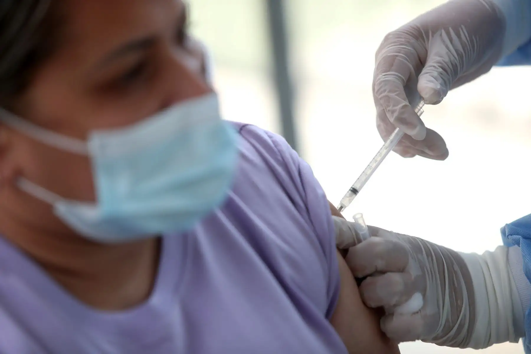 El Ministerio de Salud (Minsa) emitió un comunicado sobre la vigencia de las vacunas contra el covid-19 a fin de aclarar la desinformación generada recientemente sobre su seguridad, eficacia y extensión de uso en la población.  Foto: ANDINA/Ricardo Cuba