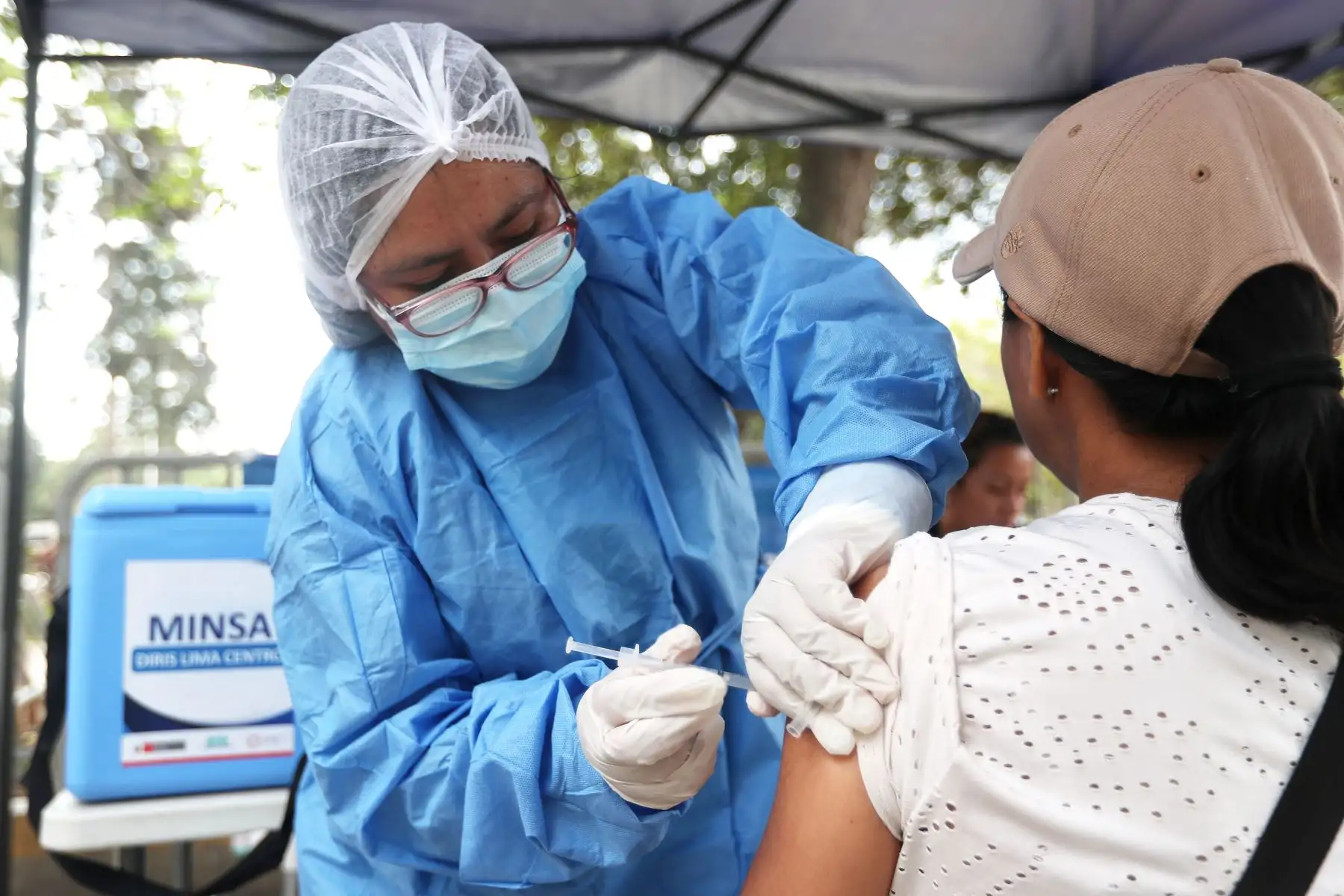 Centros de vacunación y de pruebas de despistaje de Covid-19 siguen teniendo afluencia ante el aumento de contagiados de dicho virus  Foto: ANDINA/Ricardo Cuba