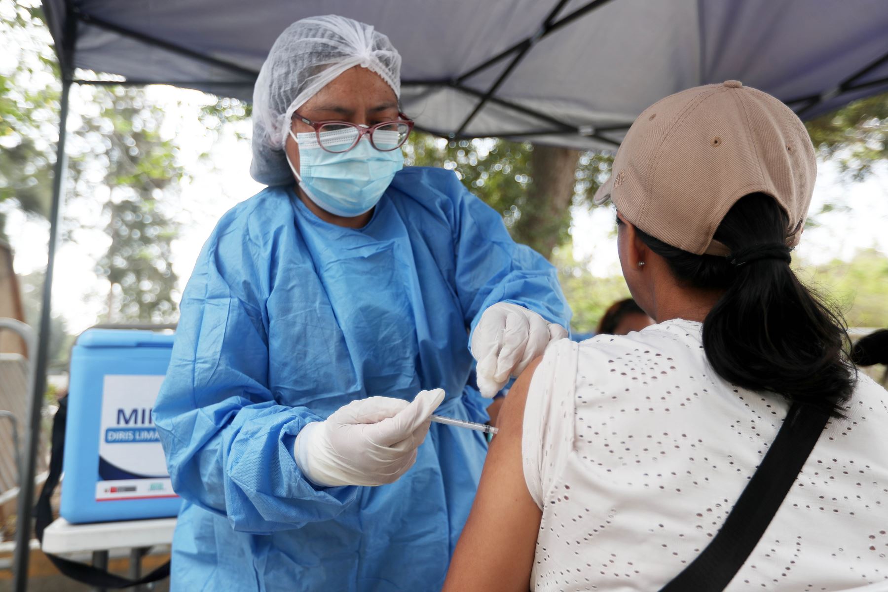 Centros de vacunación y de pruebas de despistaje de Covid-19 siguen teniendo afluencia ante el aumento de contagiados de dicho virus  Foto: ANDINA/Ricardo Cuba