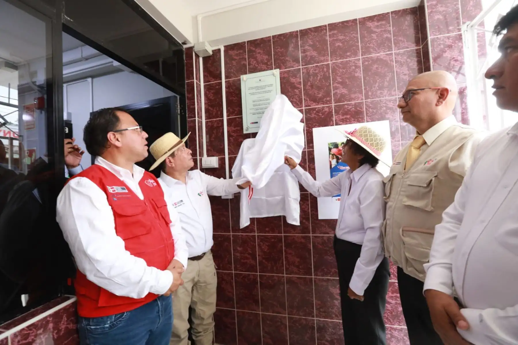 El Ministerio de Justicia y Derechos Humanos (MINJUSDH) inauguró hoy en la ciudad de Rioja, región San Martín, la nueva sede del Centro de Asistencia Legal Gratuita – ALEGRA y del Centro de Conciliación Extrajudicial “Félix de la Rosa Reátegui y Gaviria”, que cuenta con moderna infraestructura y equipamiento que permitirá brindar atención integral en materia de asistencia legal a más de 135 mil pobladores de esta provincia.
Foto: ANDINA/MINJUSDH