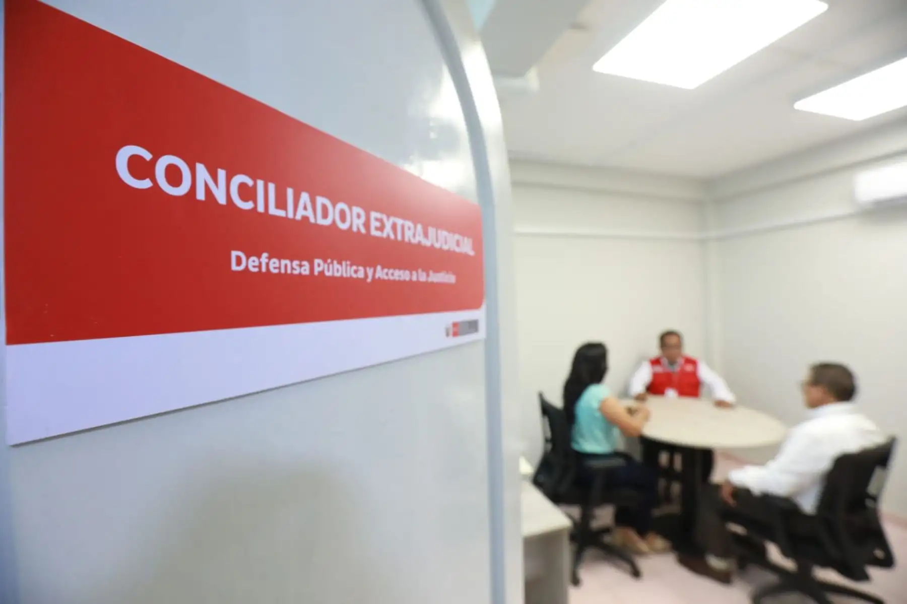 Desde el centro ALEGRA, a través de la Defensa Pública, el MINJUSDH ofrecerá servicios de asistencia legal gratuita, principalmente a las personas de escasos recursos o en situación de vulnerabilidad. Con el centro de conciliación se impulsará el uso de esta herramienta alternativa de solución de conflictos.
Foto: ANDINA/MINJUSDH